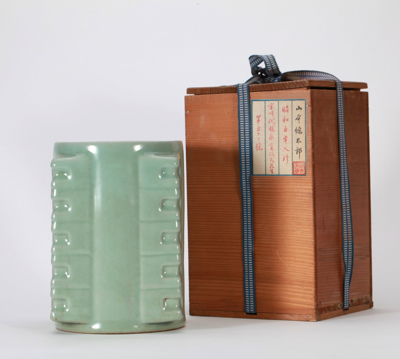 A LONGQUAN VASE - 2
