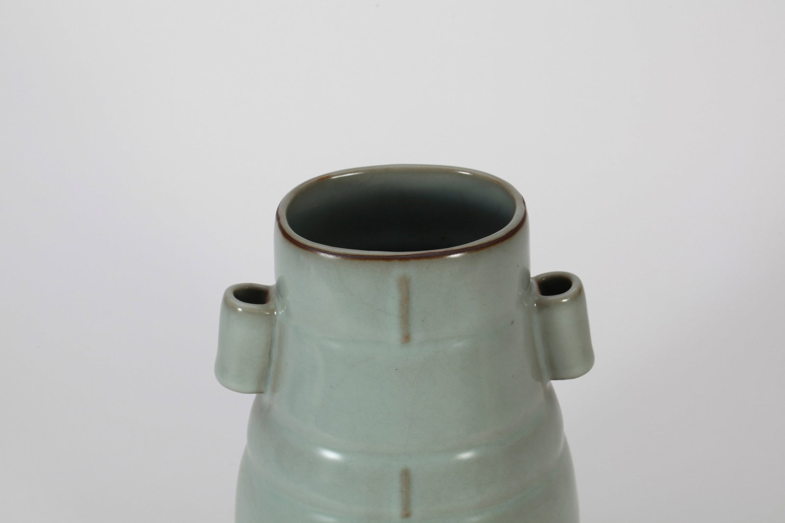 A GUAN VASE - 7