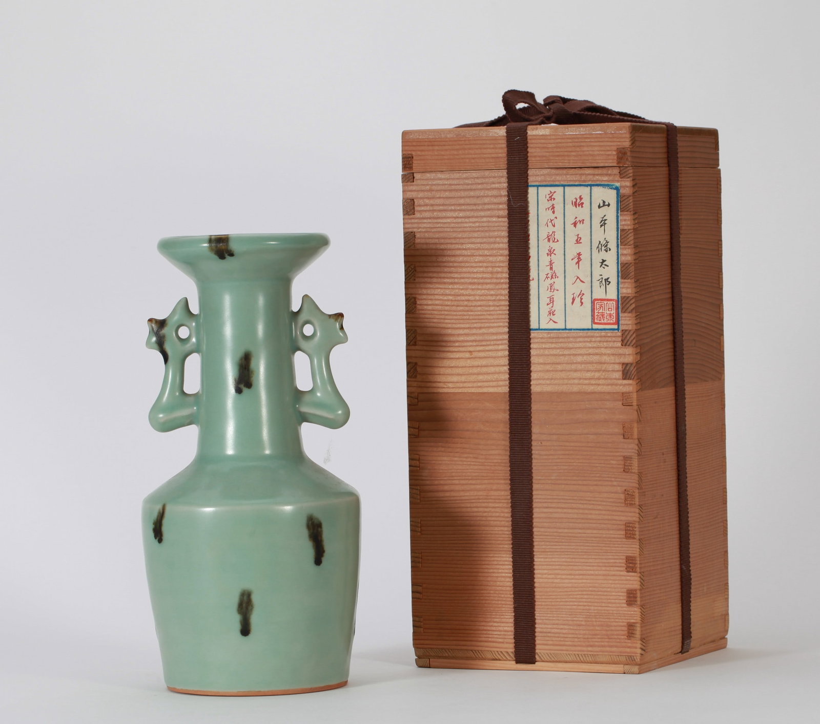 A LONGQUAN VASE - 2