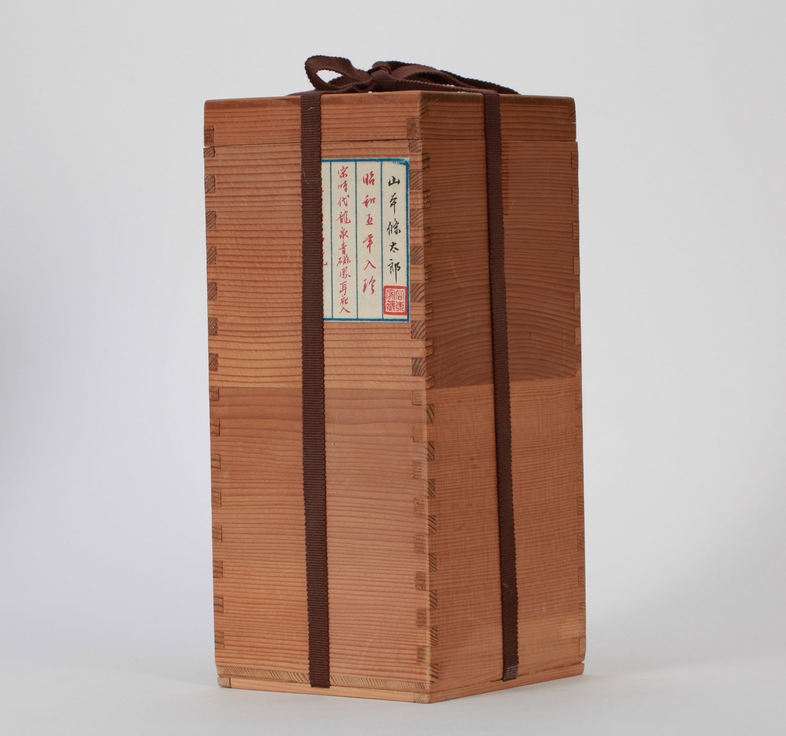 A LONGQUAN VASE - 3