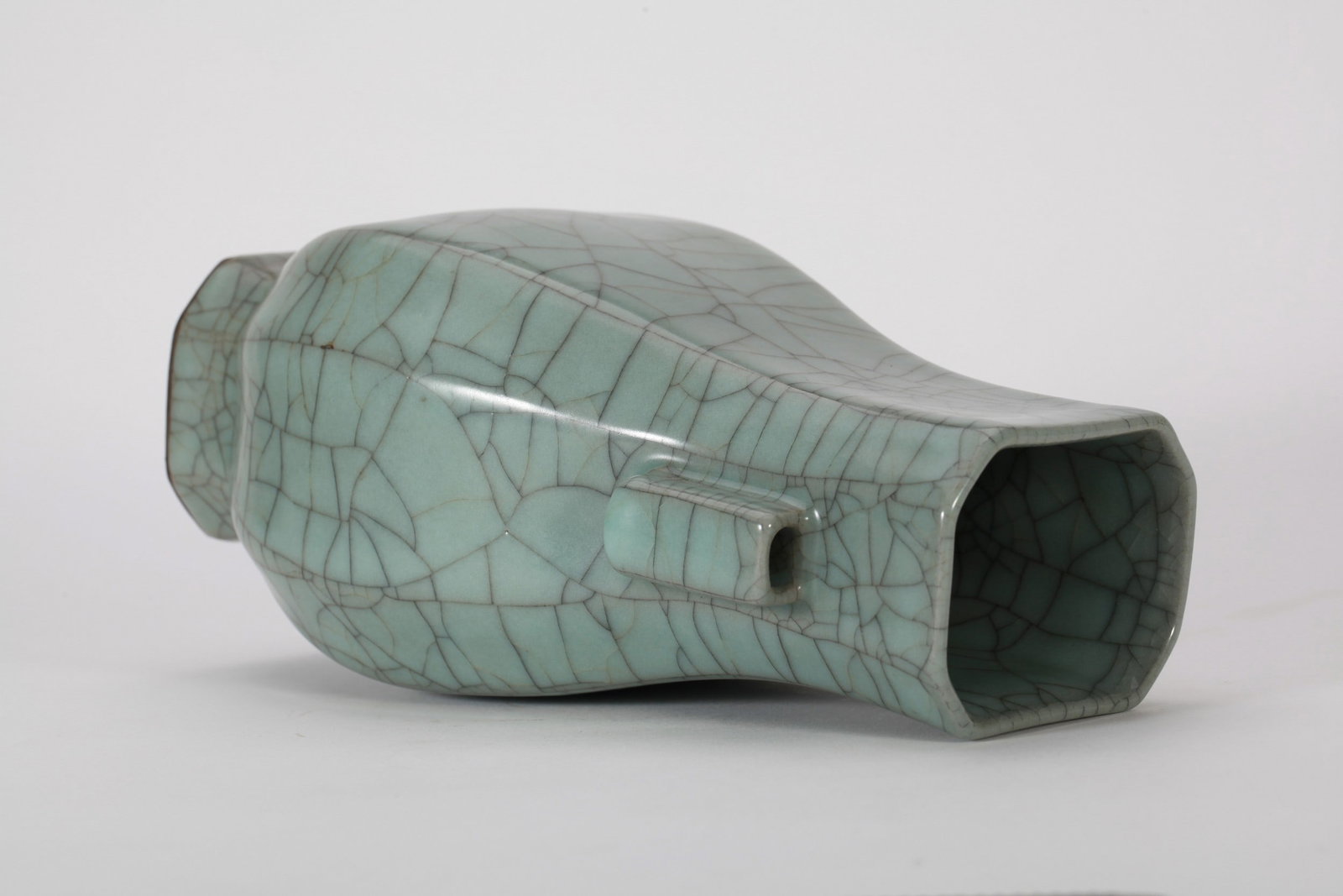 A GUAN VASE - 11