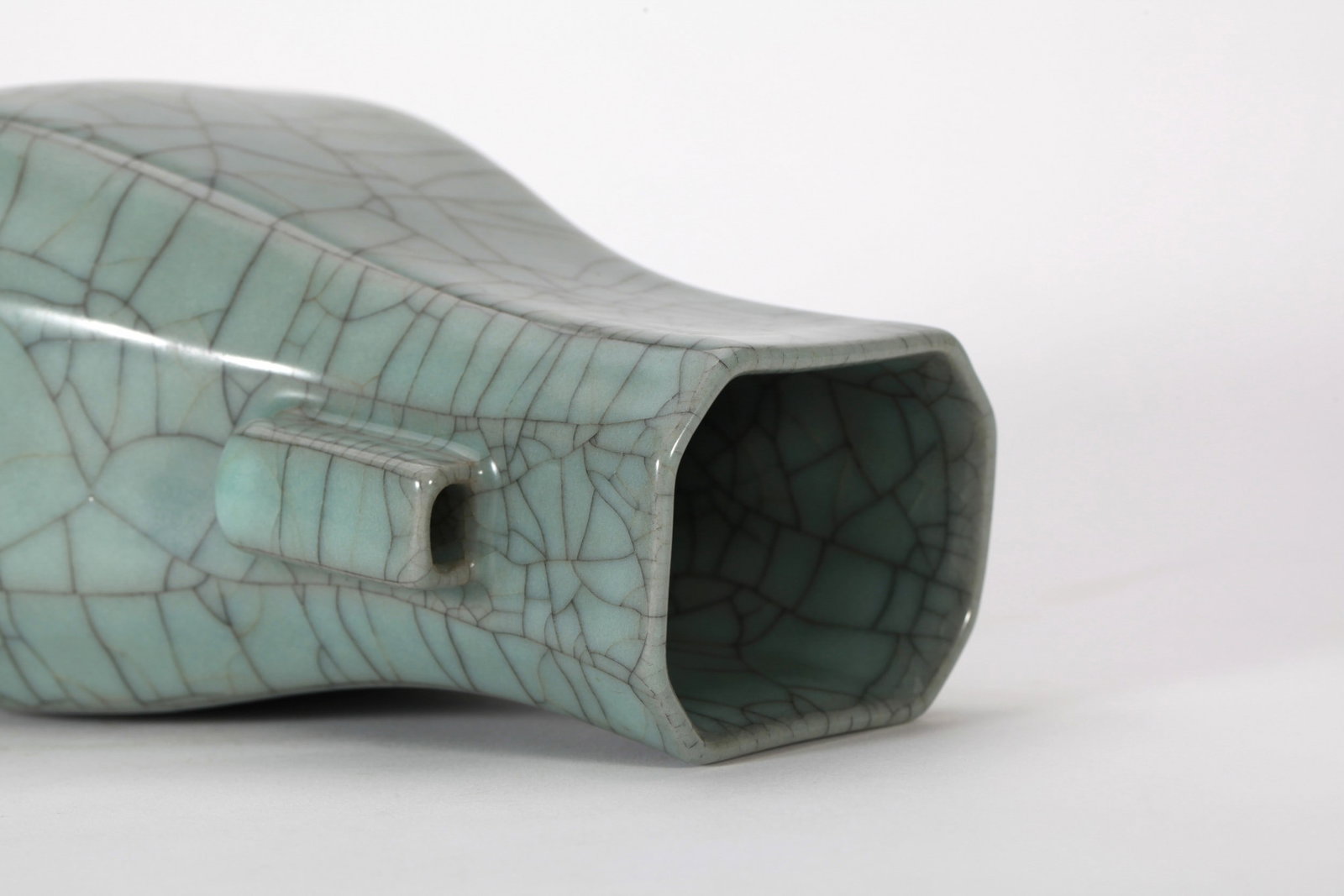 A GUAN VASE - 12