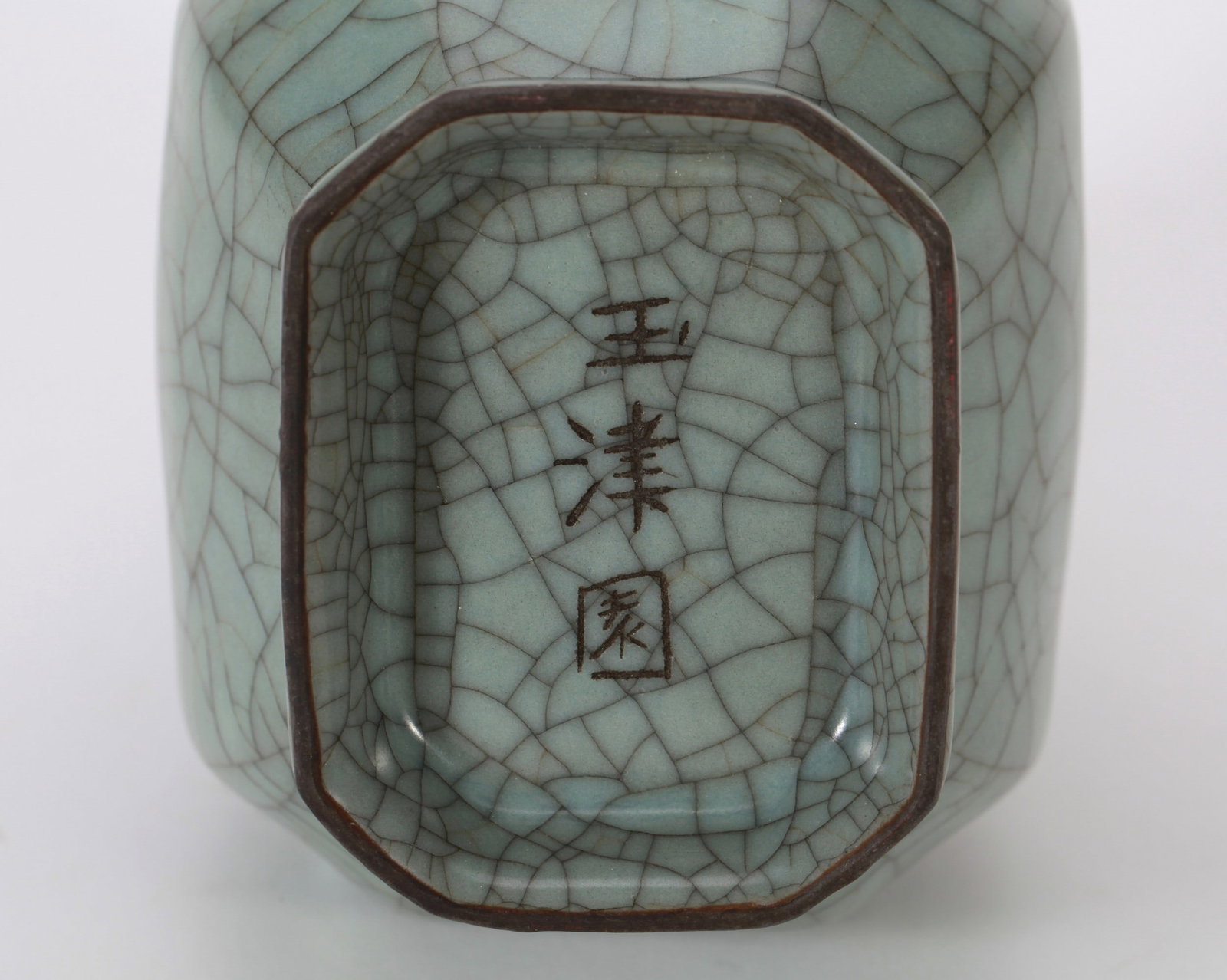 A GUAN VASE - 6