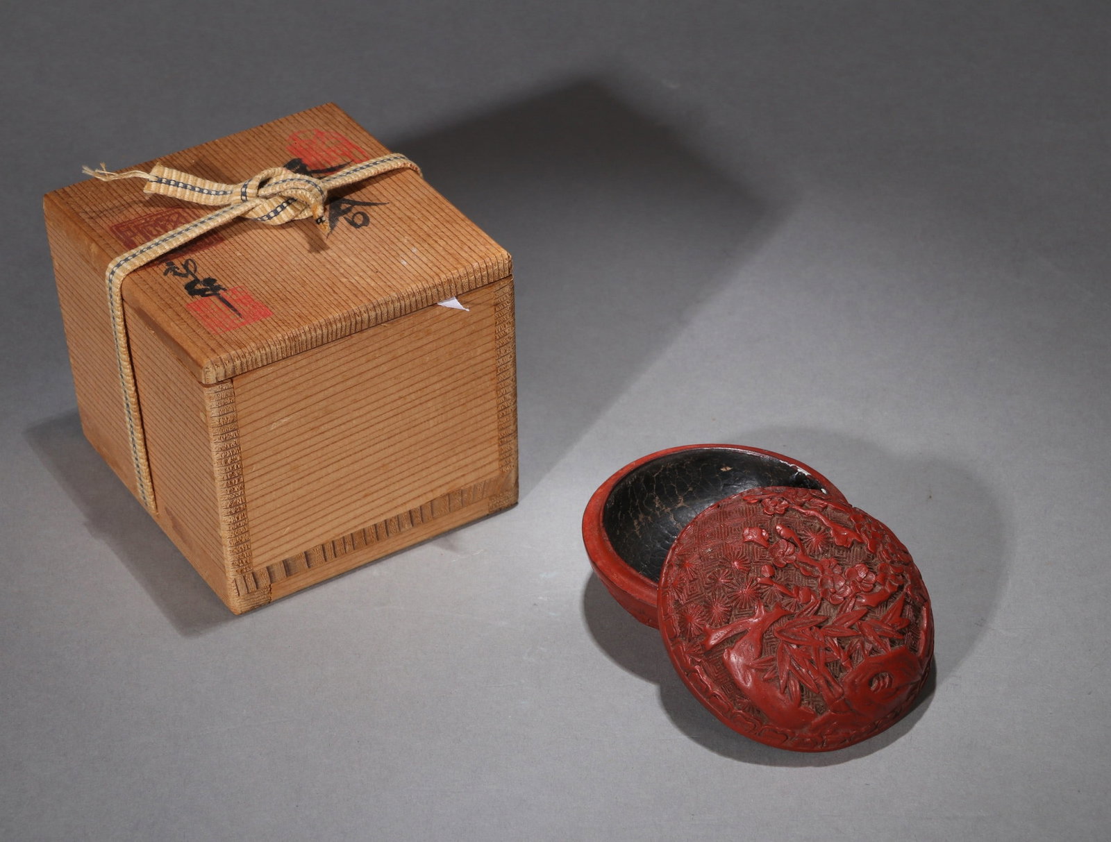 A CARVED CINNABAR LACQUER FLORAL BOX (1 of 6)