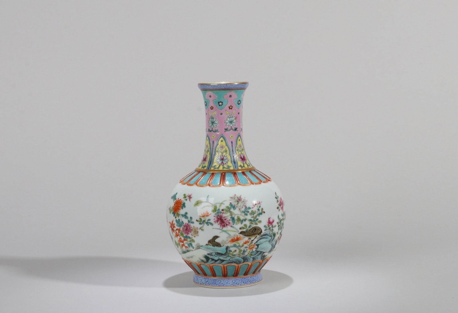A FAMILLE-ROSE FLORAL AND BIRD VASE: 乾隆 粉彩安居乐业瓶 A famille-rose floral and bird vase Ht.19.5cm