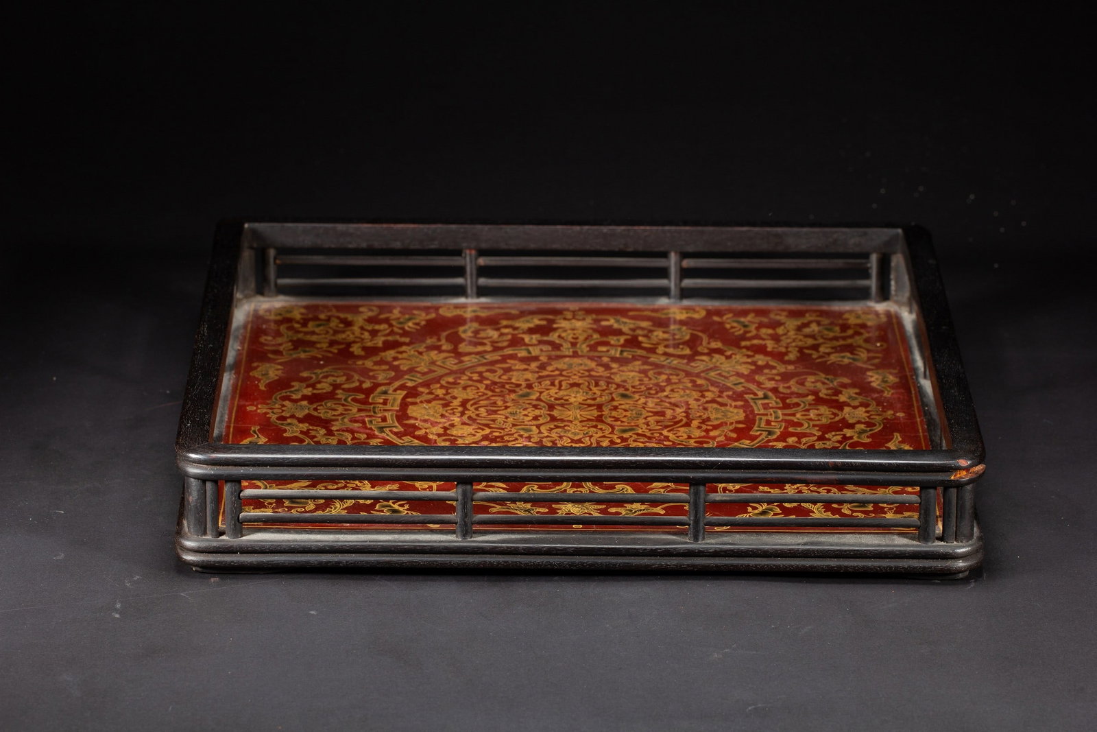 A LACQUERED GOLD TEA TRAY: 清 大漆描金茶托盘 A lacquered gold tea tray 32×32×5cm