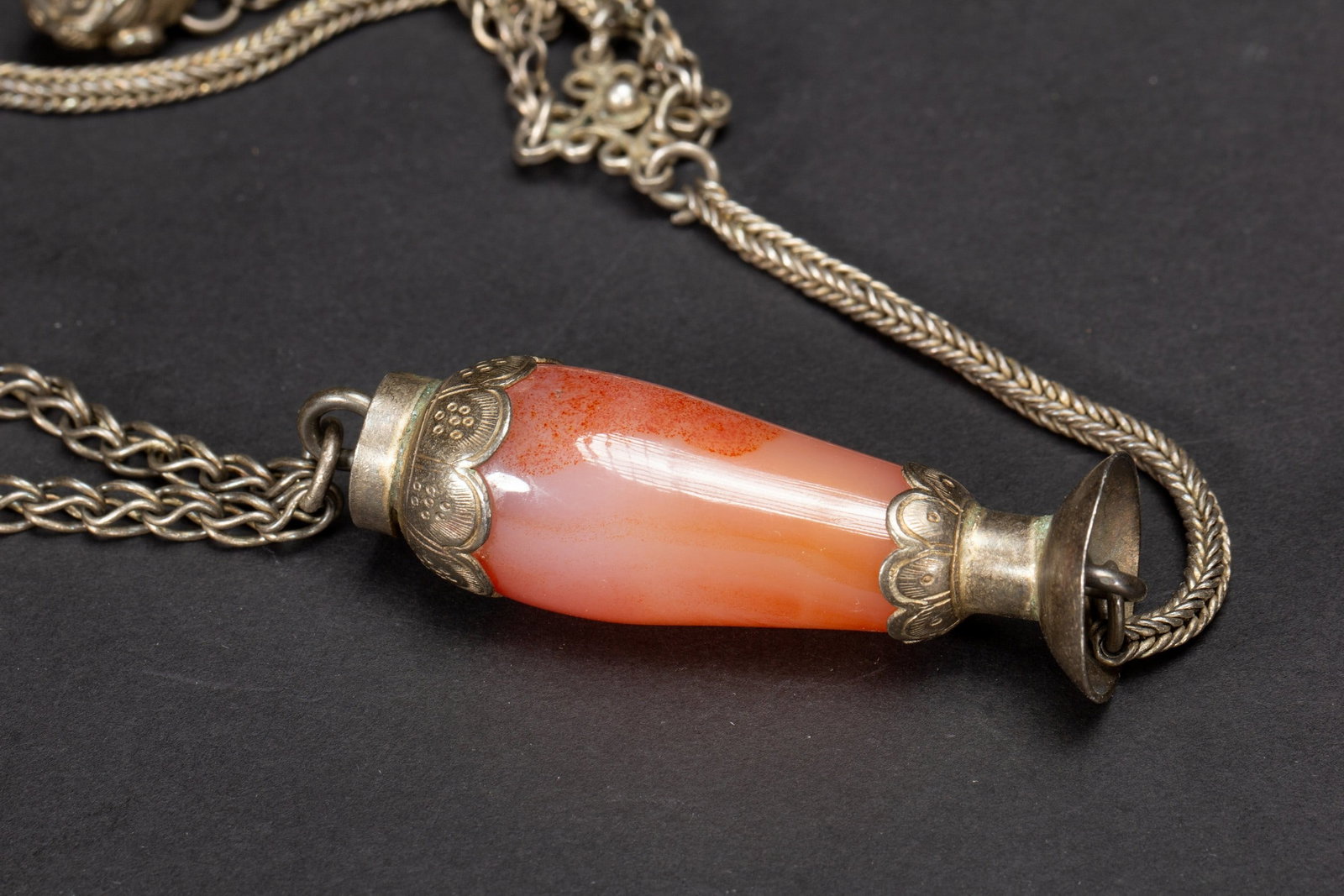 AN AGATE PENDANT - 6