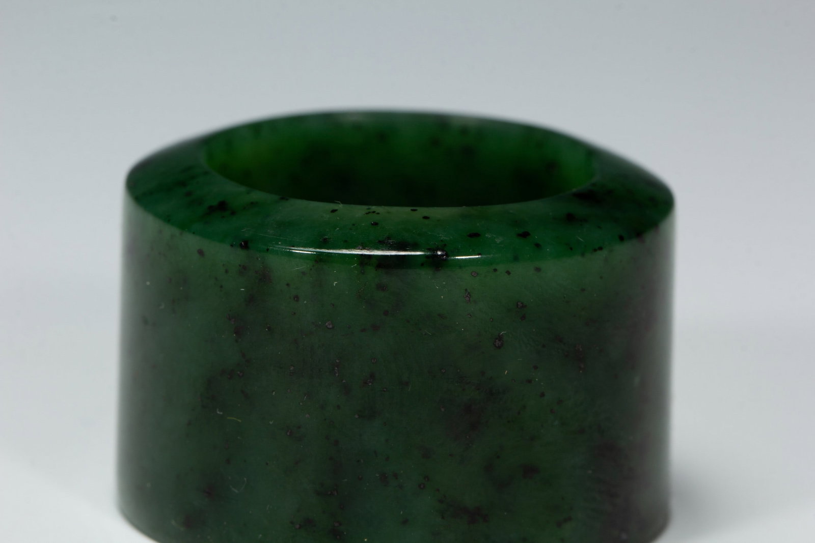 A JADE THUMB RING - 2