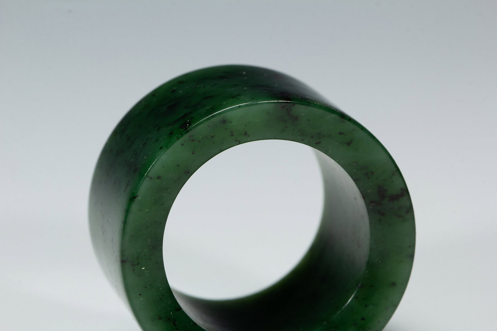 A JADE THUMB RING - 6