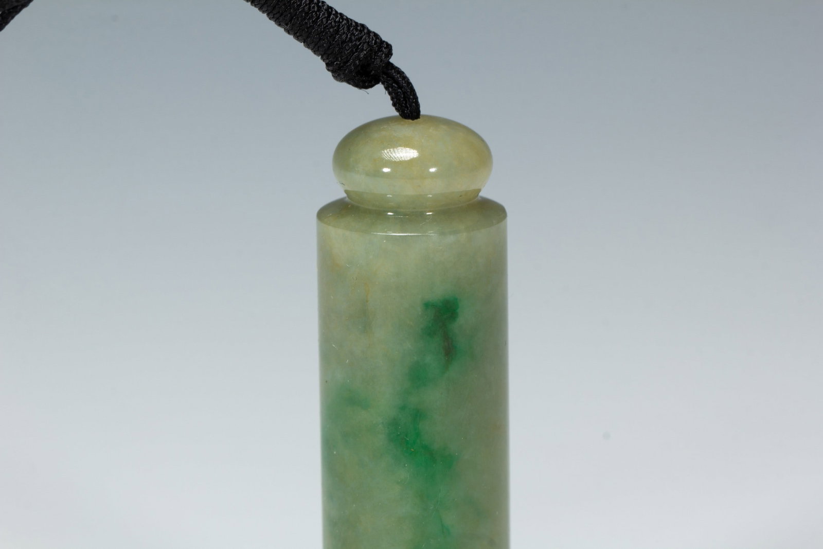 A JADE CIGARETTE HOLDER - 2