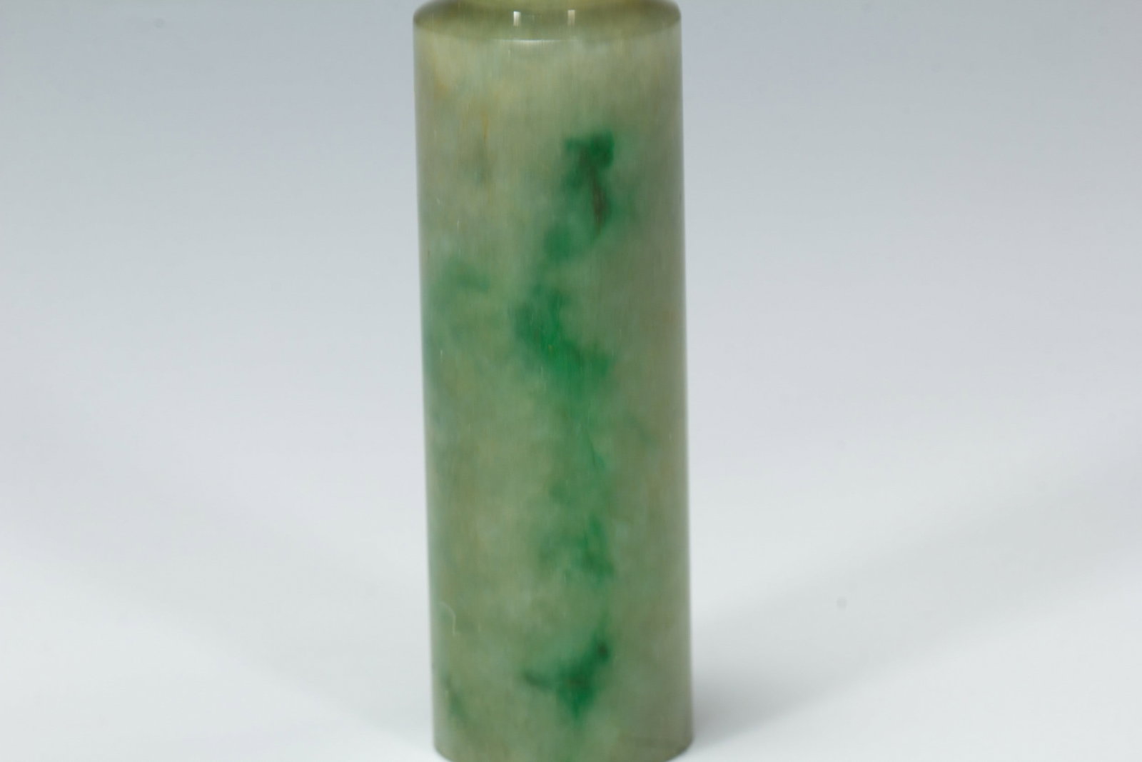 A JADE CIGARETTE HOLDER - 3