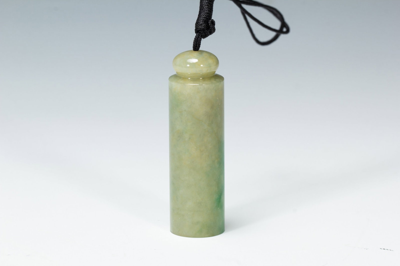 A JADE CIGARETTE HOLDER - 5