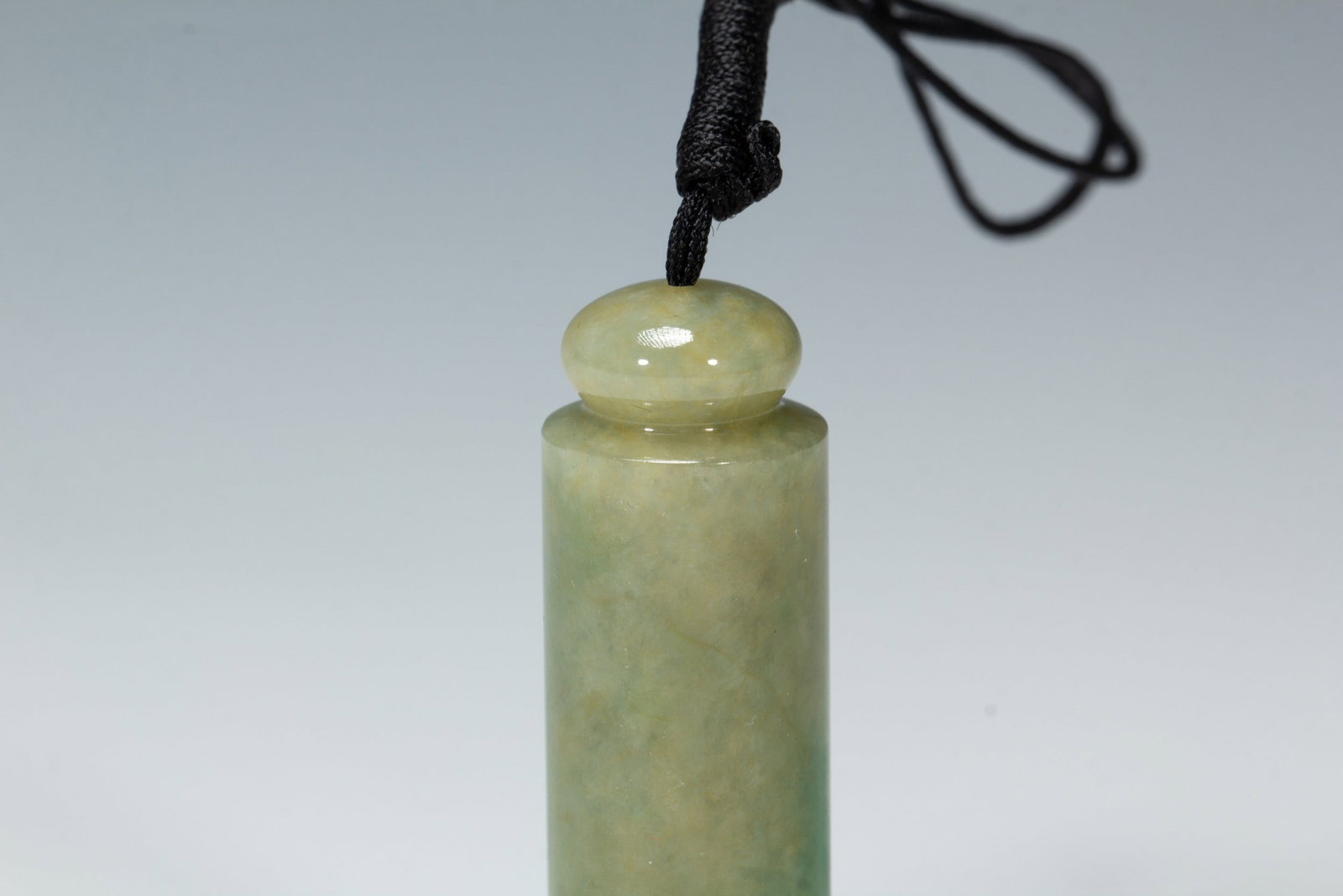 A JADE CIGARETTE HOLDER - 6