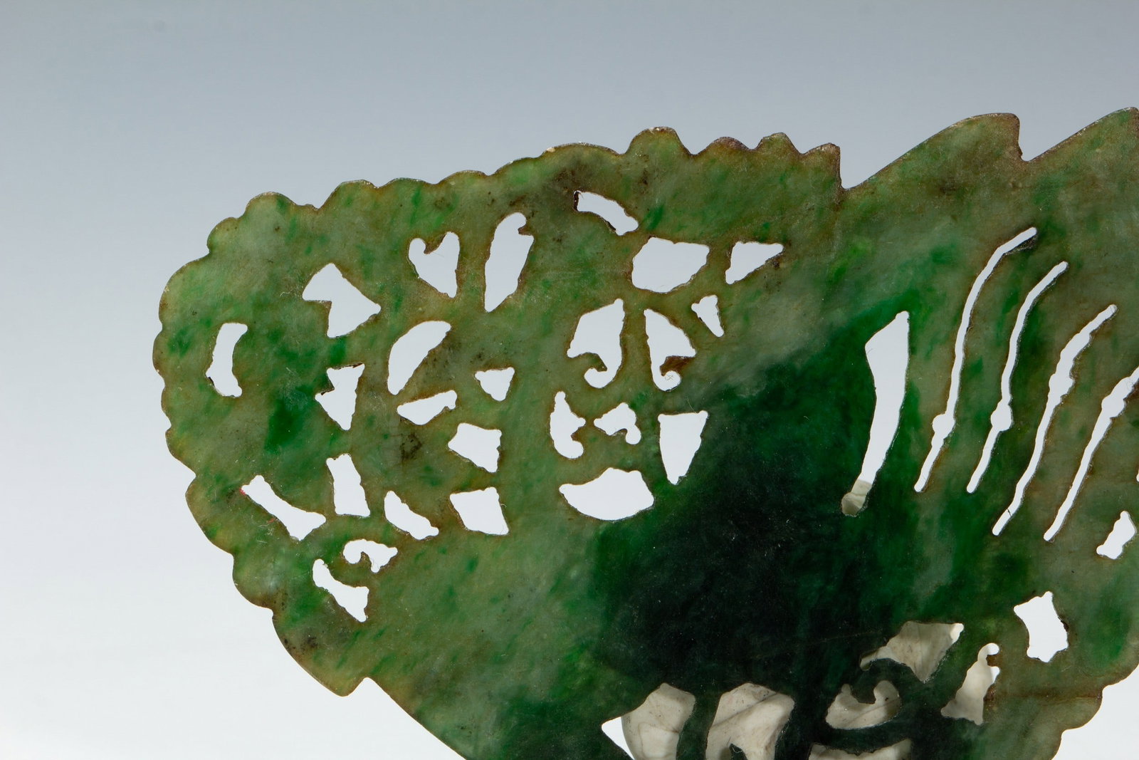 A JADE PENDANT - 6