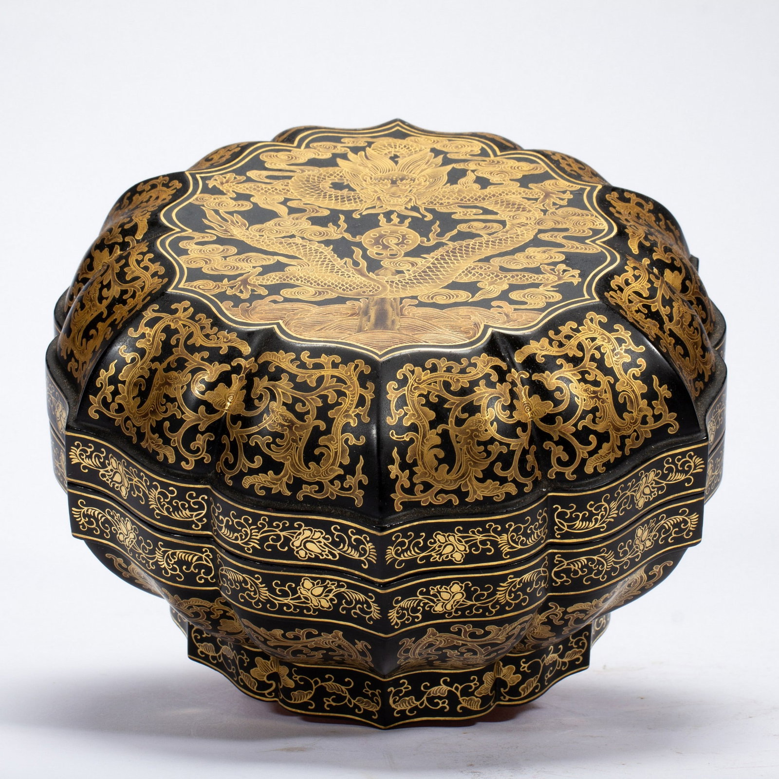 A LACQUERED GOLDEN DRAGON PATTERNED BOX: 清 大漆描金龙纹盒 A lacquered golden dragon patterned box 21×21×13cm