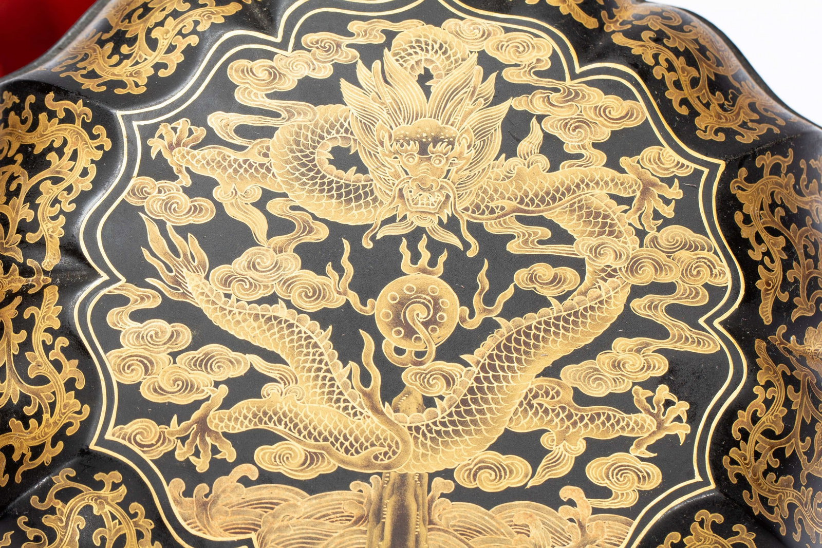 A LACQUERED GOLDEN DRAGON PATTERNED BOX - 3