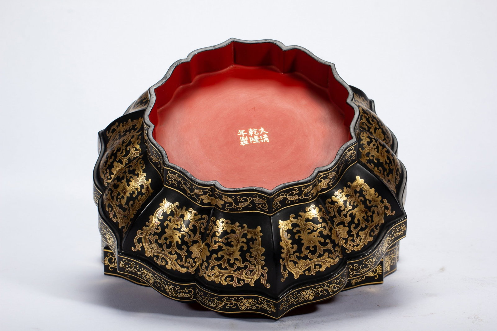 A LACQUERED GOLDEN DRAGON PATTERNED BOX - 5