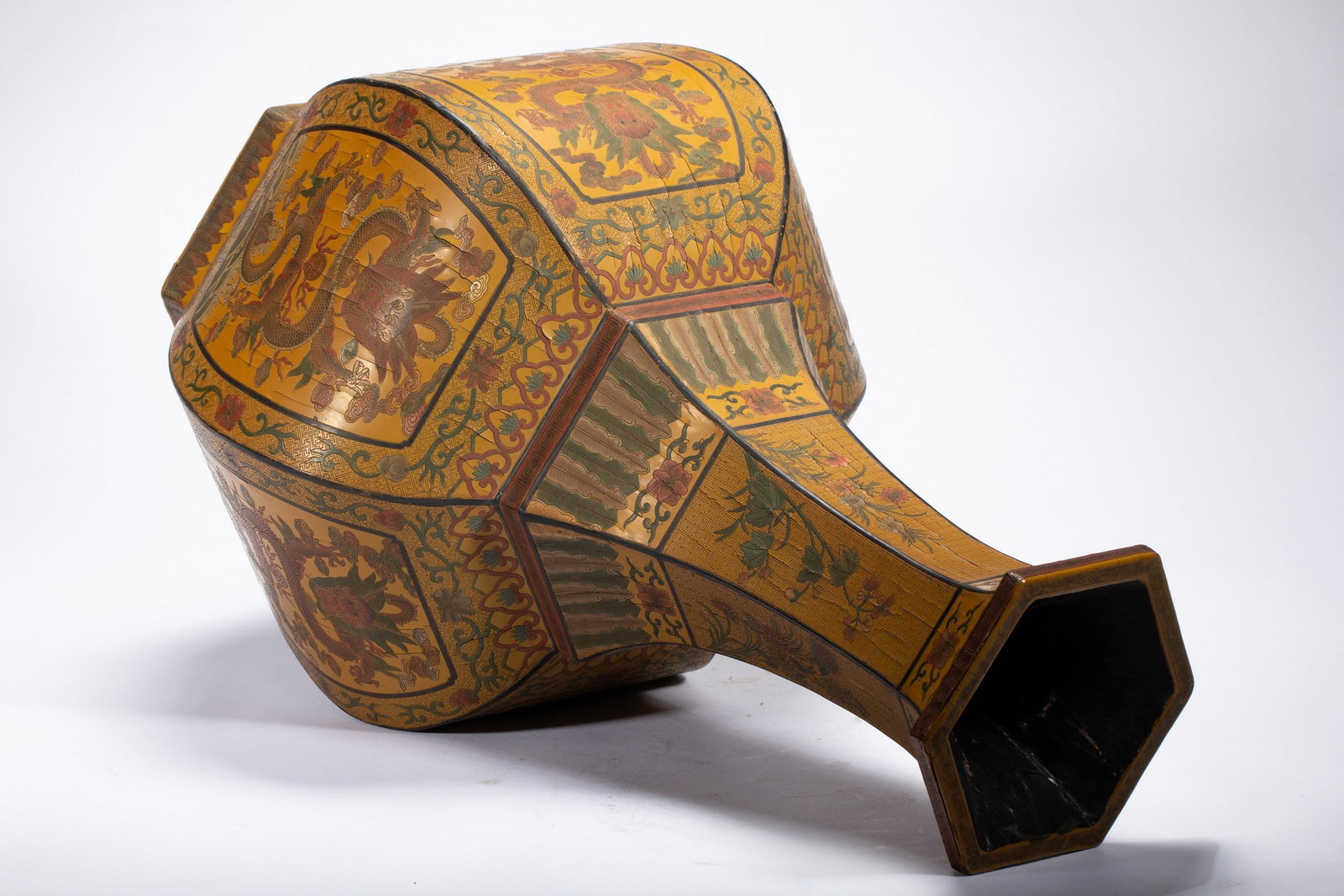 A LACQUER CARVED DRAGON PATTERNED BOTTLE - 7