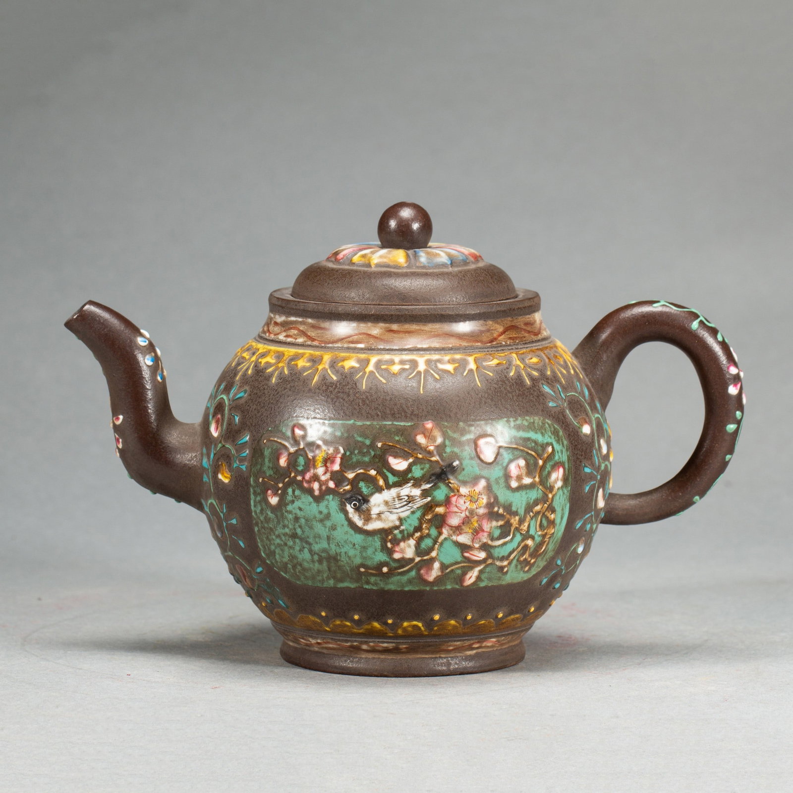 A ZISHA TEAPOT: 紫砂壶 A zisha teapot Ht.12cm