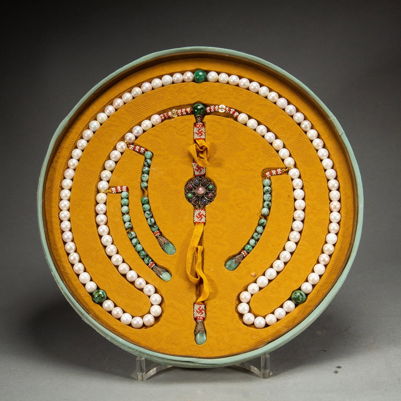 A PEARL BUDDHA BEAD: 清 珍珠朝珠 A pearl Buddha bead Diam.1.5cm