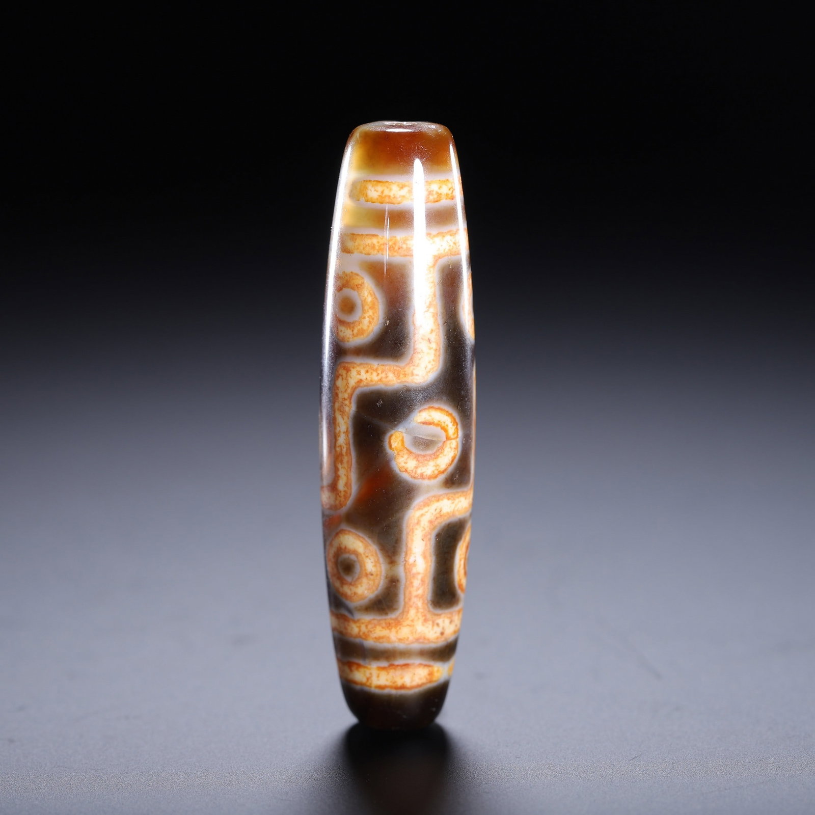 A DZI BEAD: 清 天珠 A Dzi bead Lg.6cm