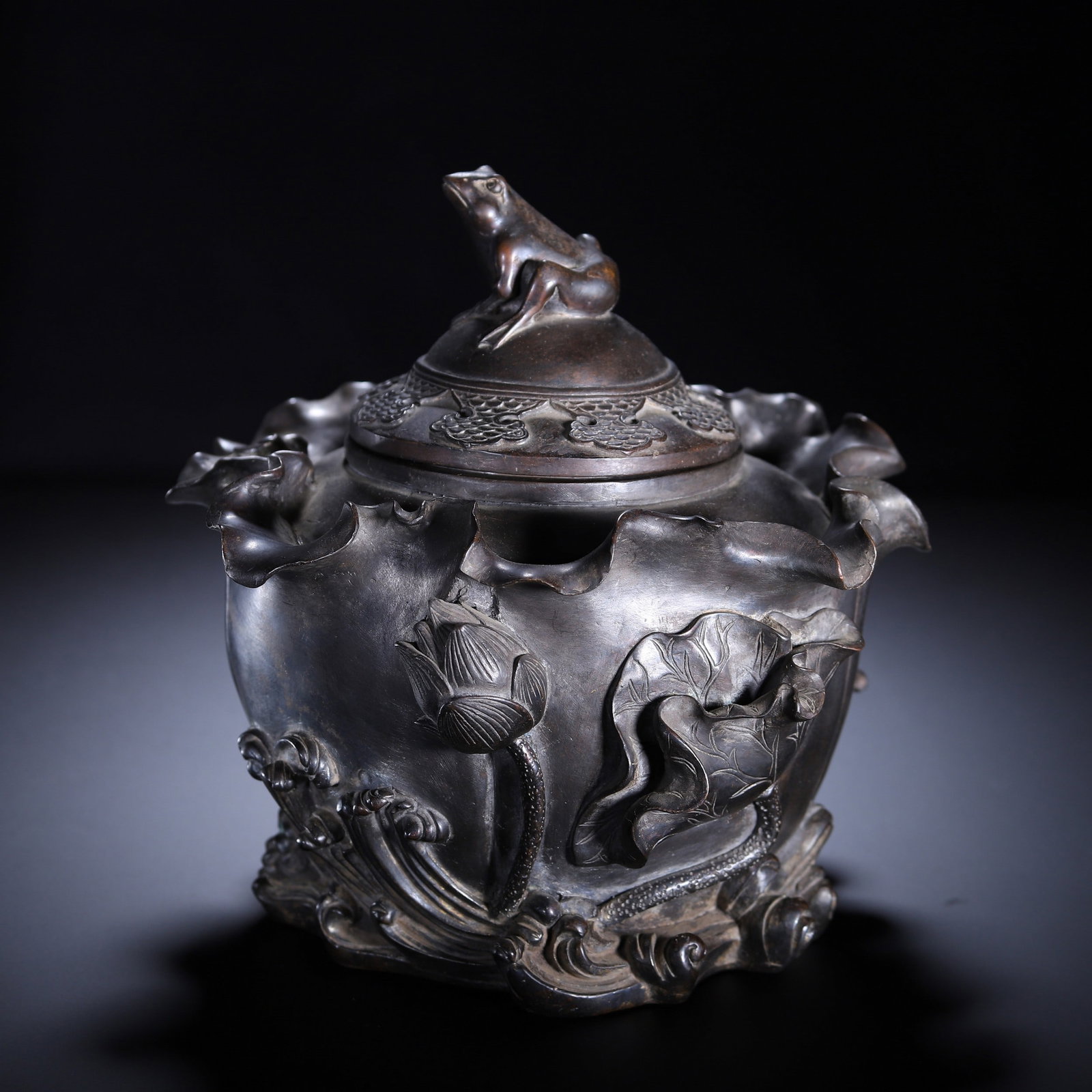 A COPPER INCENSE BURNER: 清 铜炉 A copper incense burner Ht.20cm