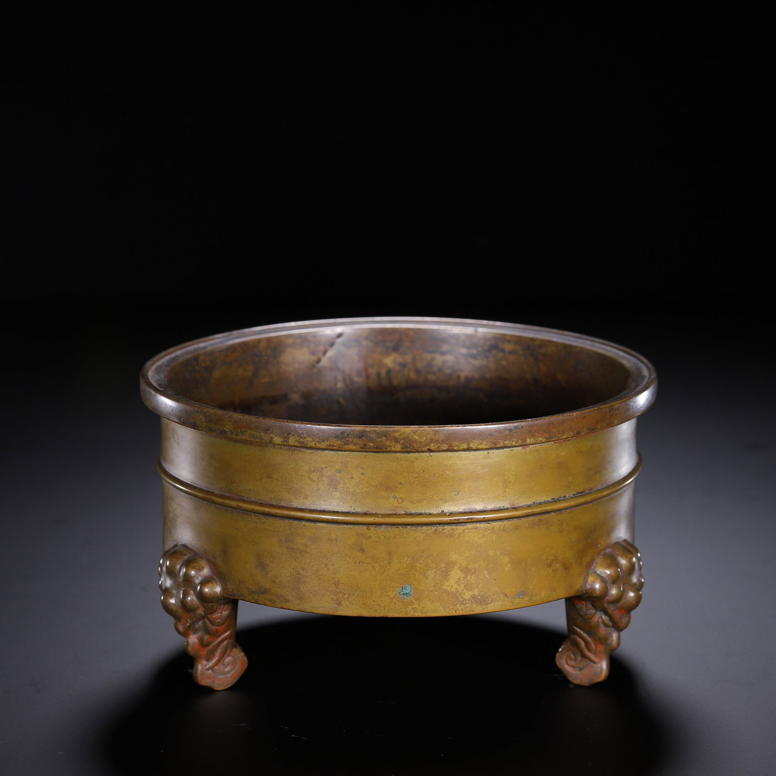 A COPPER TRIPOD INCENSE BURNER: 清 铜三足炉 A copper tripod incense burner Diam.14cm Ht.8cm