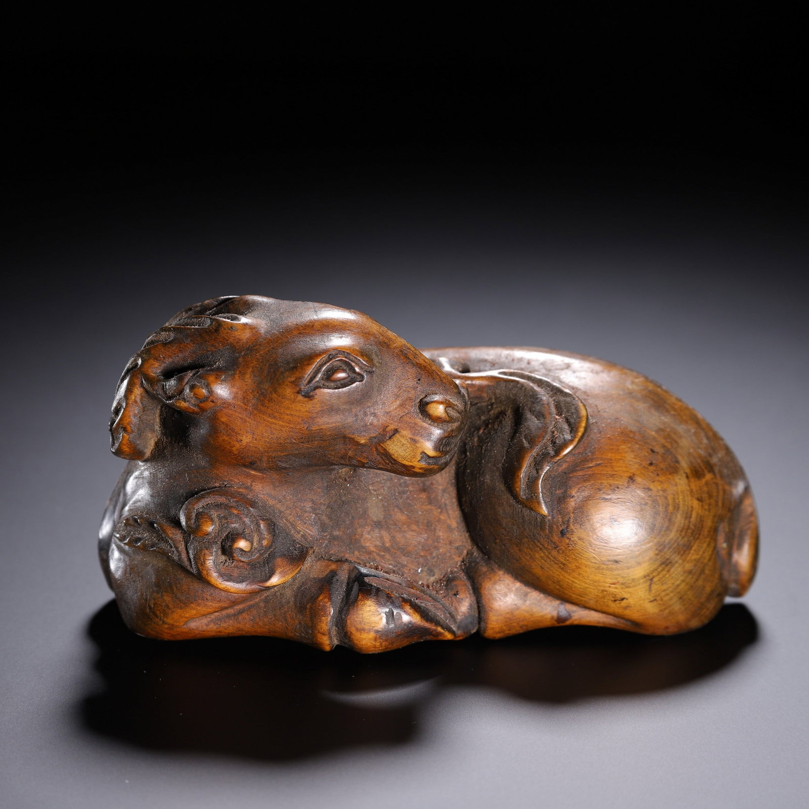 A HUANGYANG BEAST: 清 黄杨木兽 A huangyang beast Lg.12cm