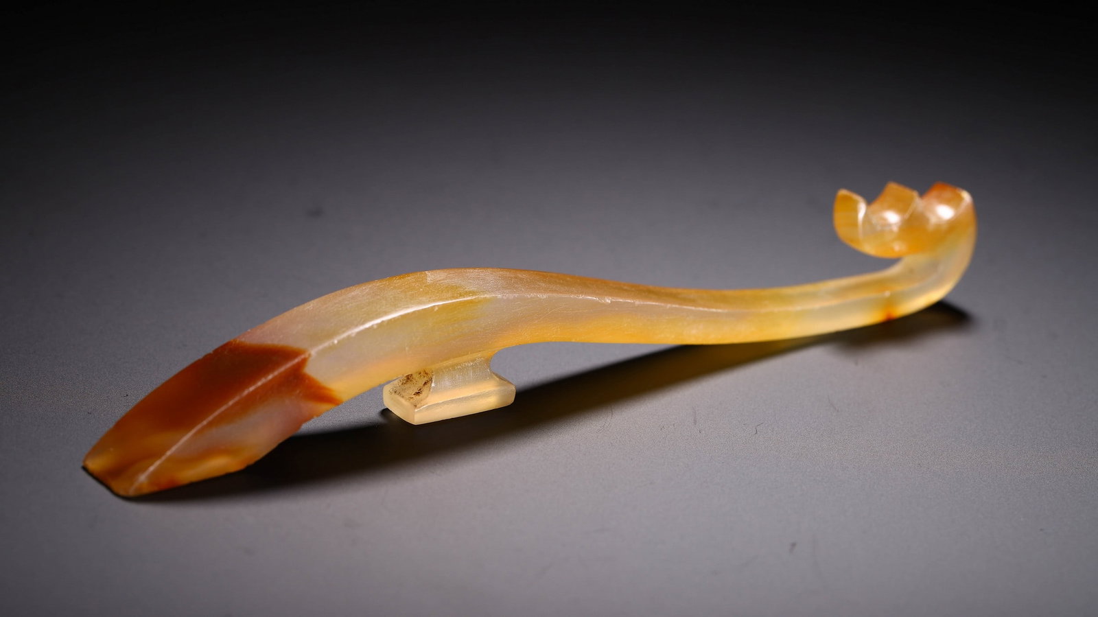 AN AGATE BELT HOOK - 4