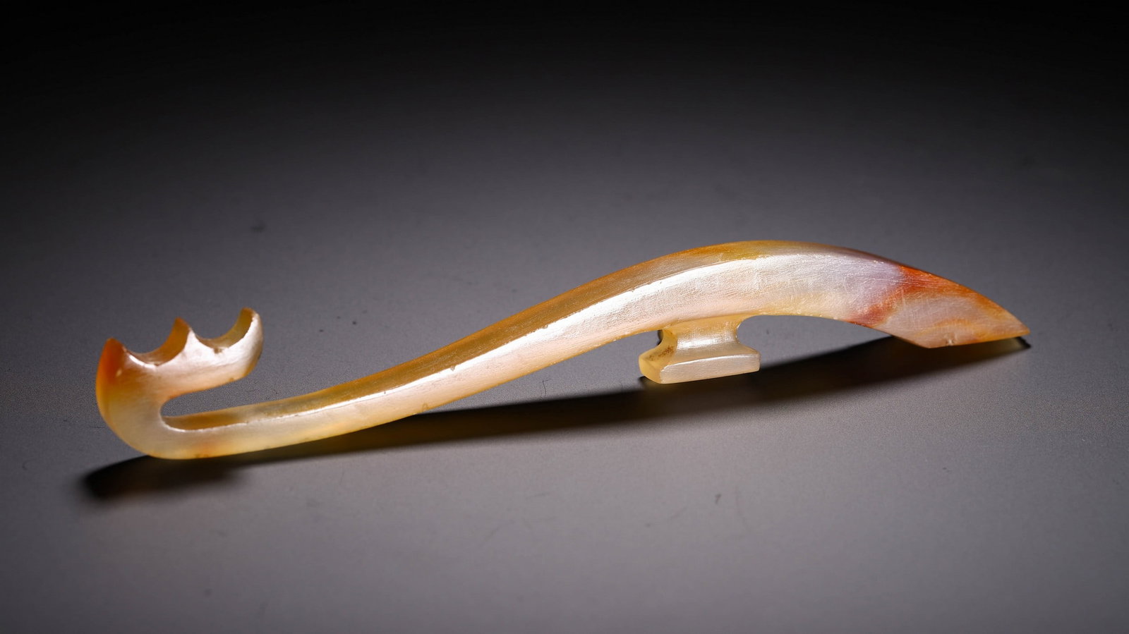 AN AGATE BELT HOOK - 7