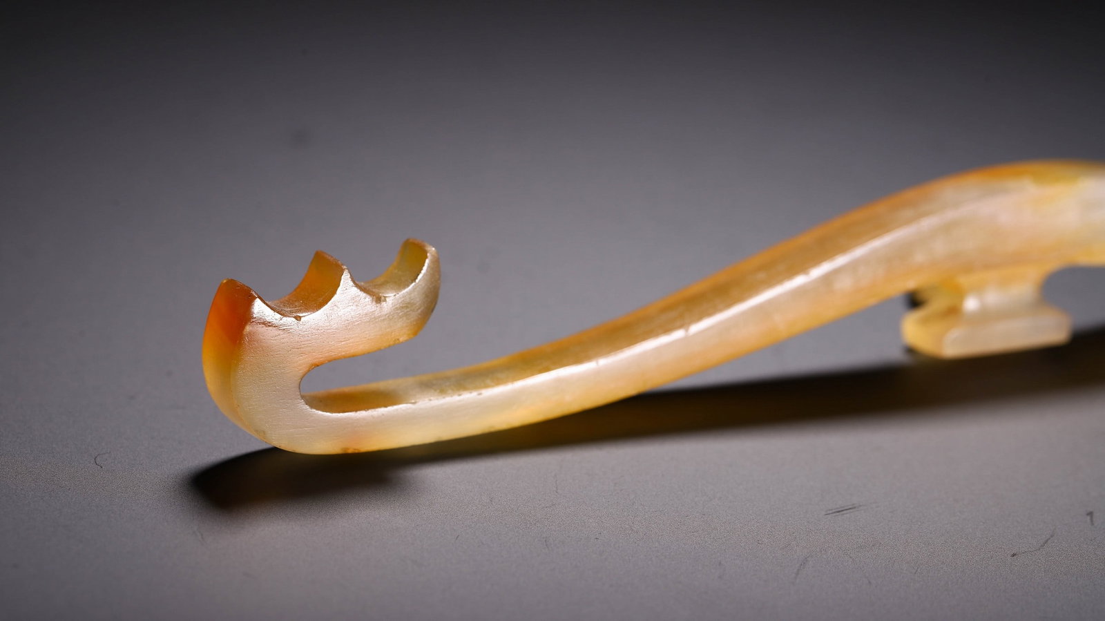 AN AGATE BELT HOOK - 9