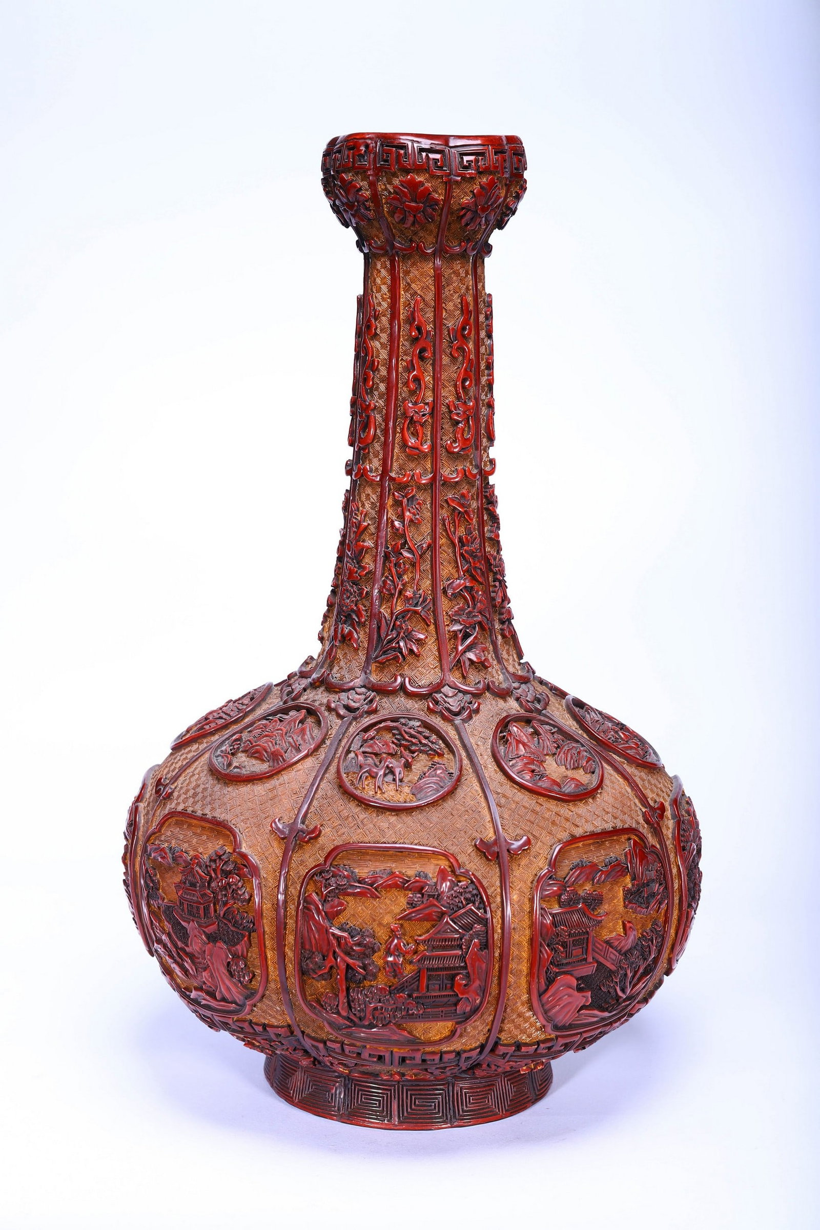 A CARVED LACQUERWARE VASE - 2