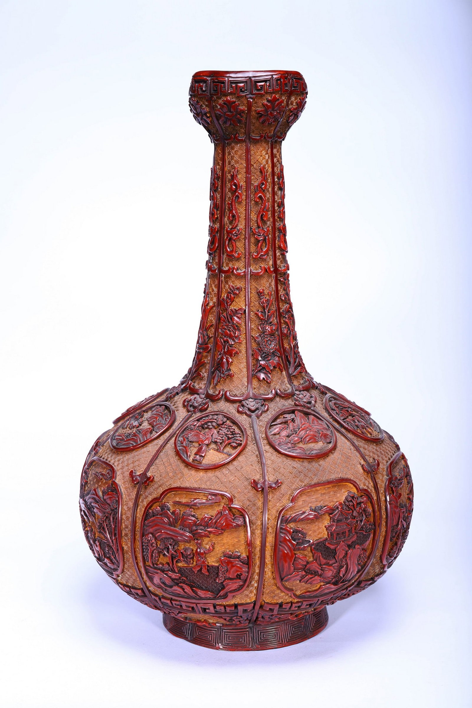 A CARVED LACQUERWARE VASE - 7