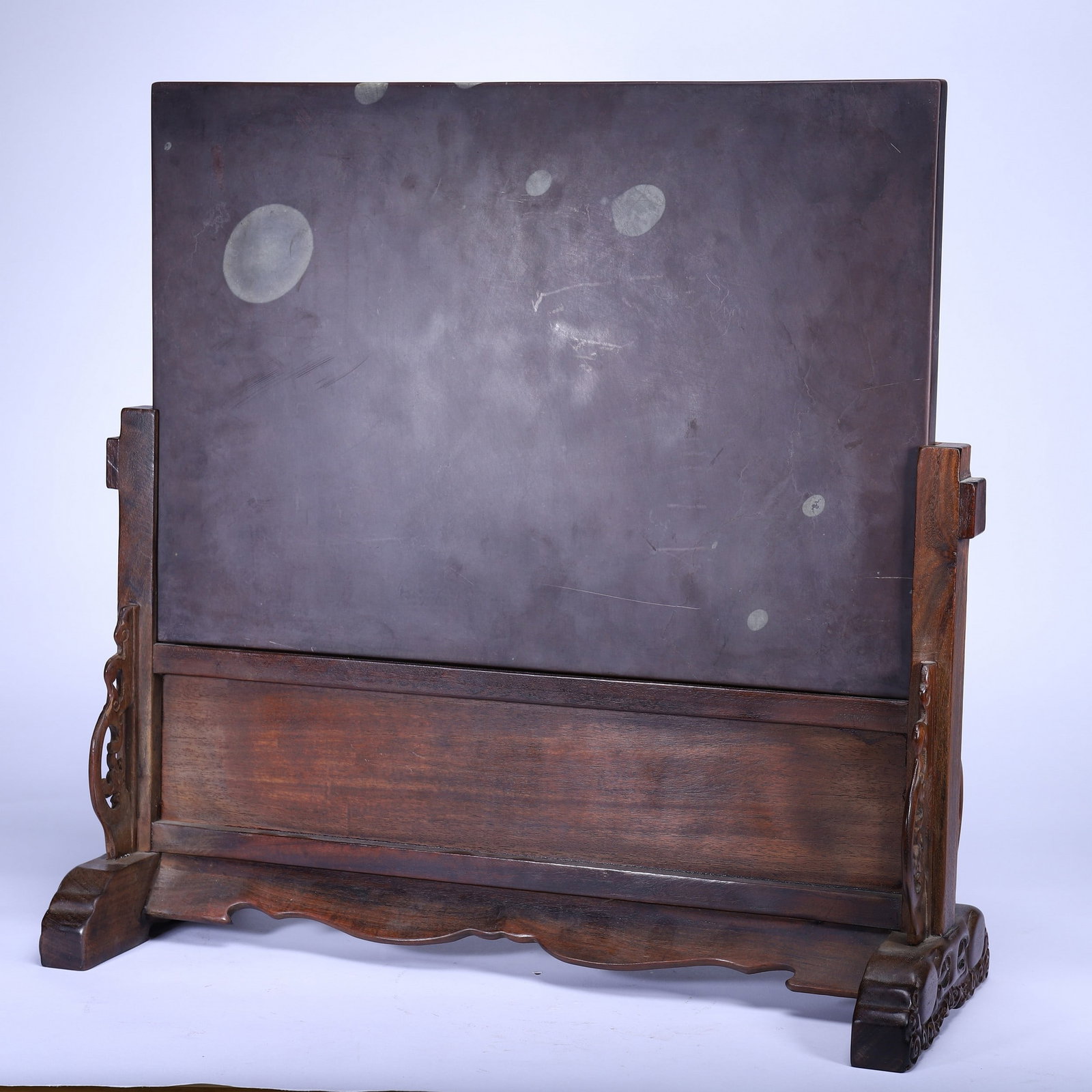A STONE INSERTED INTO THE SCREEN - 8