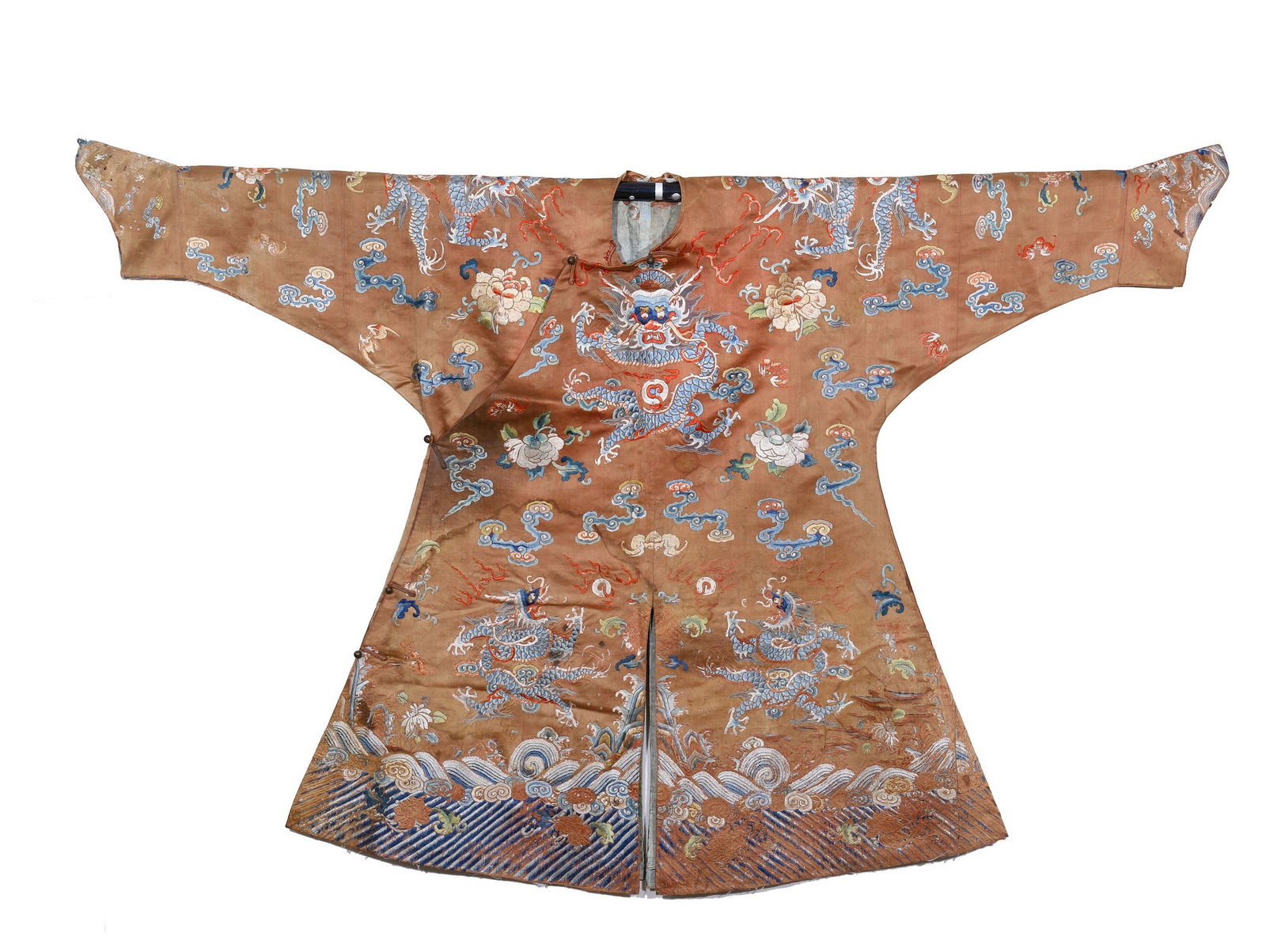 A DRAGON ROBE: 清 龙袍 A dragon robe 133×85cm