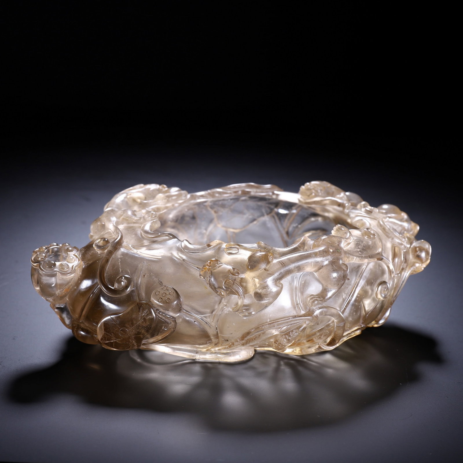 A CRYSTAL WASHER: 清 水晶笔洗 A crystal washer Lg.20cm