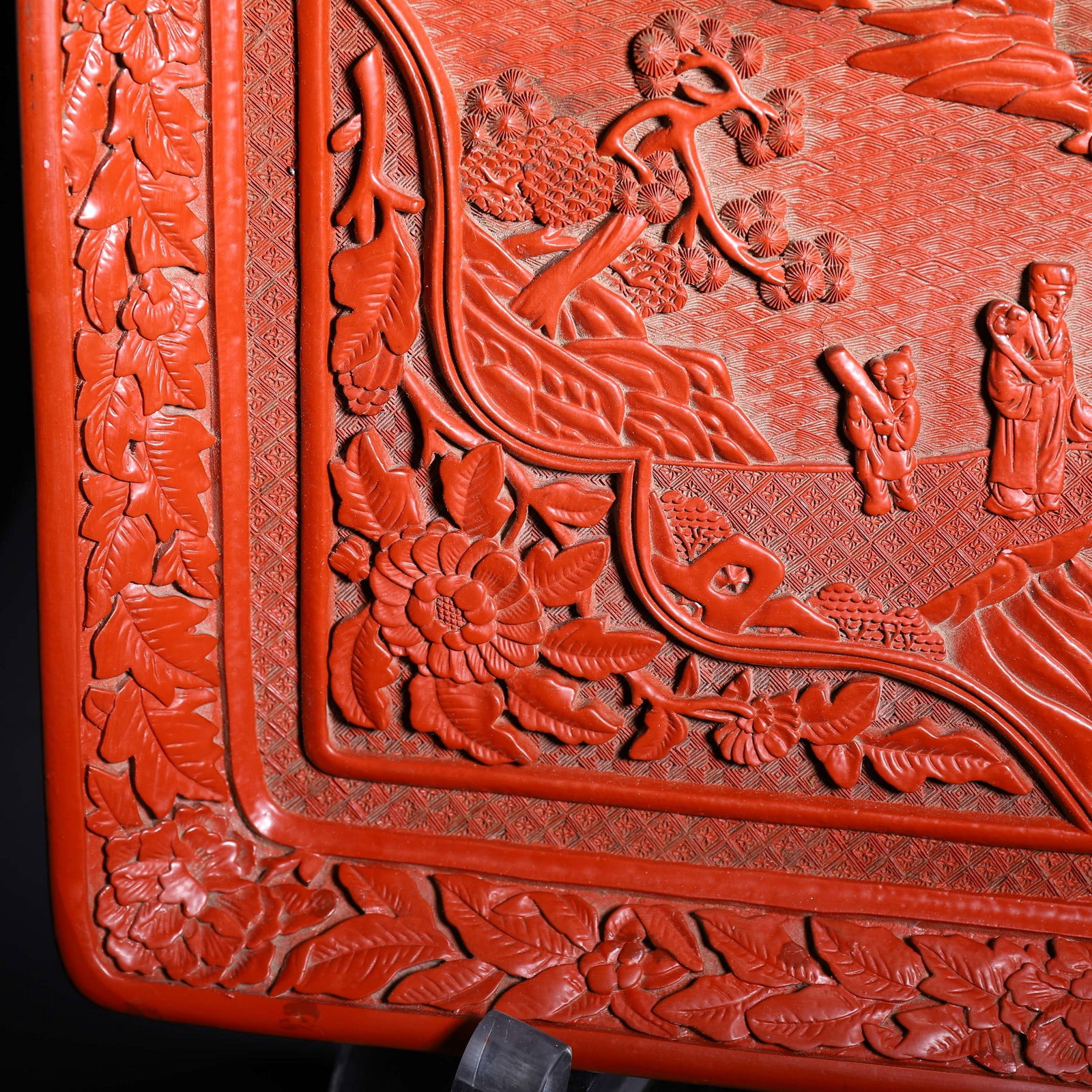 A CARVED LACQUERWARE DISH - 7