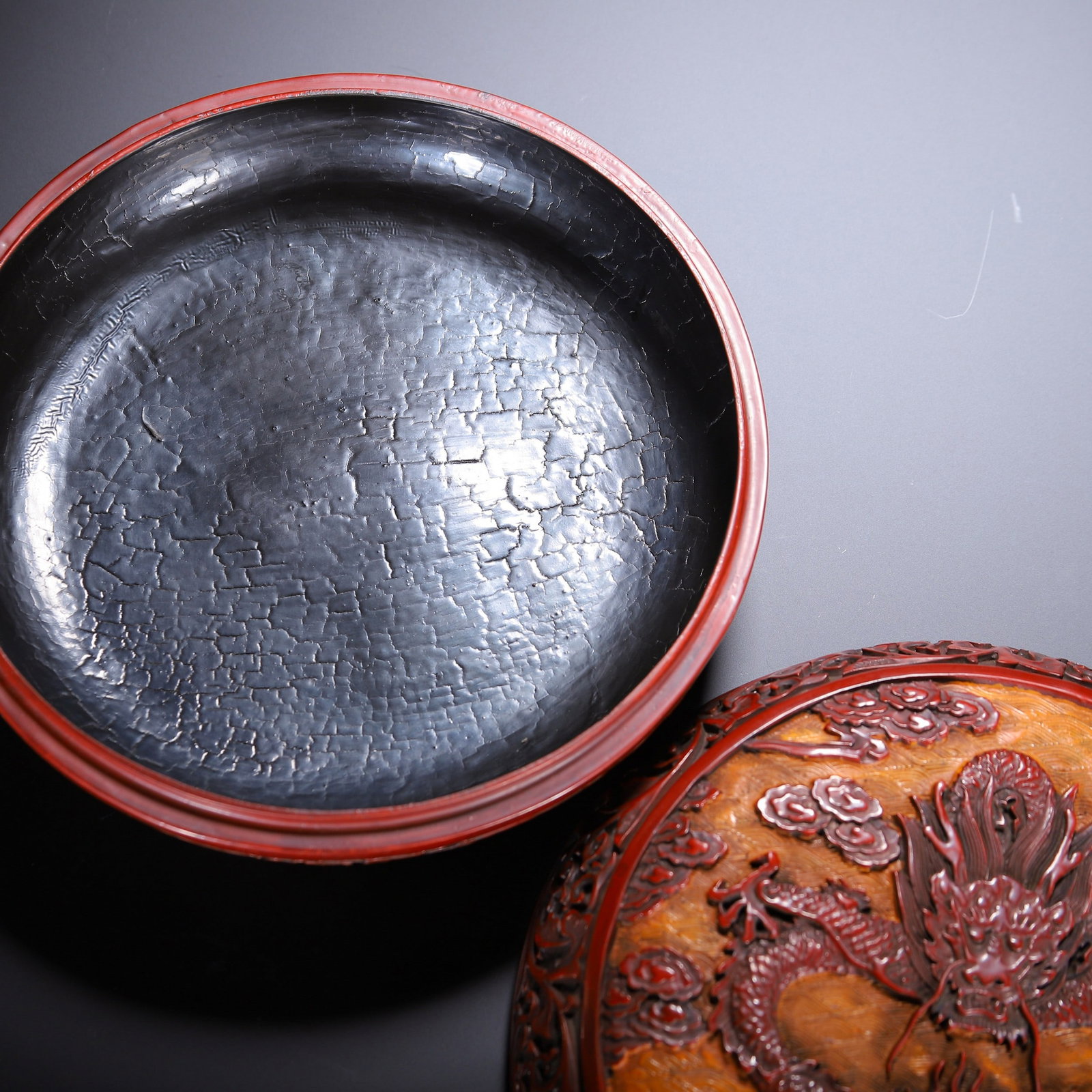 A CARVED LACQUERWARE BOX - 3