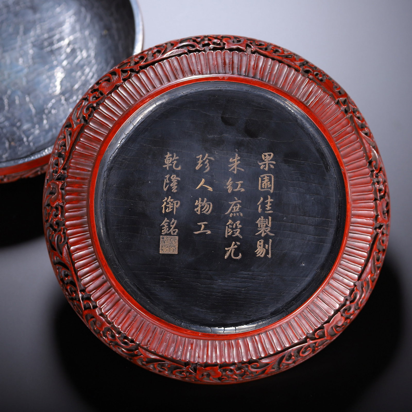 A CARVED LACQUERWARE BOX - 5