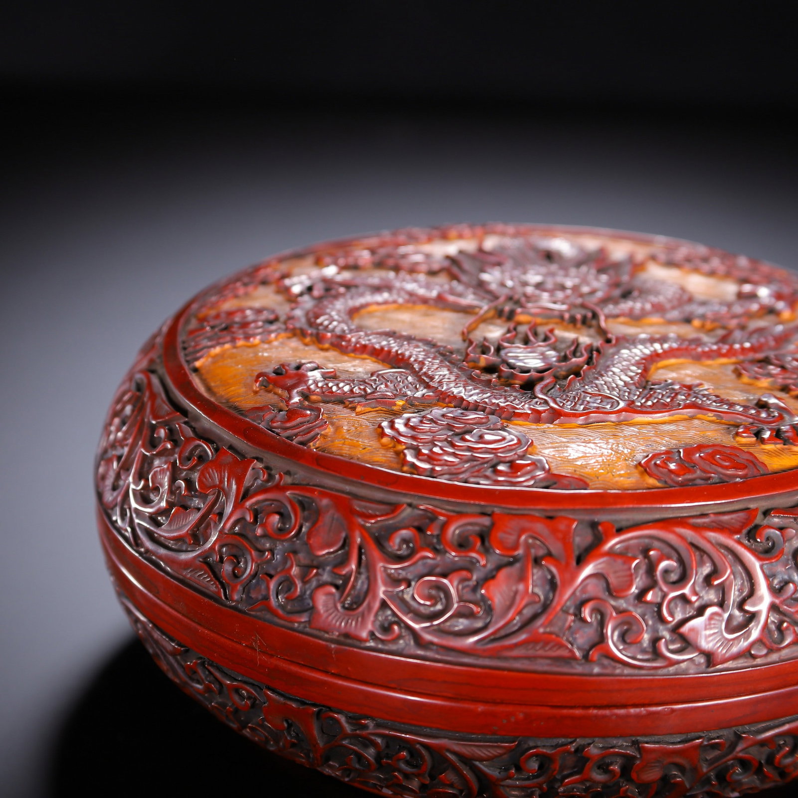A CARVED LACQUERWARE BOX - 8