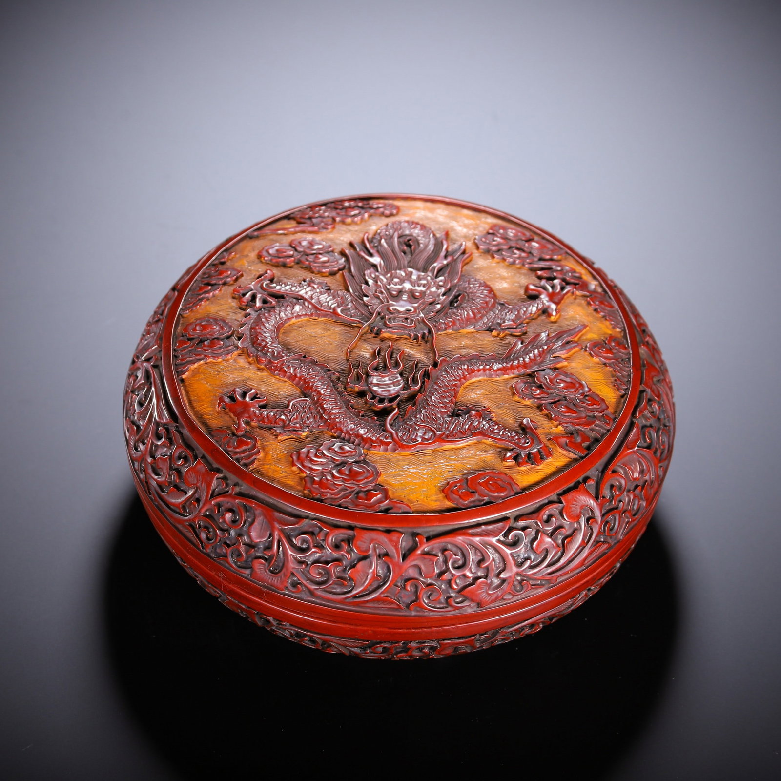 A CARVED LACQUERWARE BOX - 9