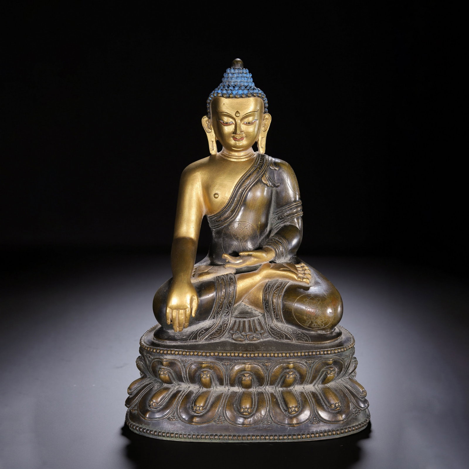 A COPPER BUDDHA STATUE: 清 铜佛像 A copper Buddha statue Lg.18.5cm