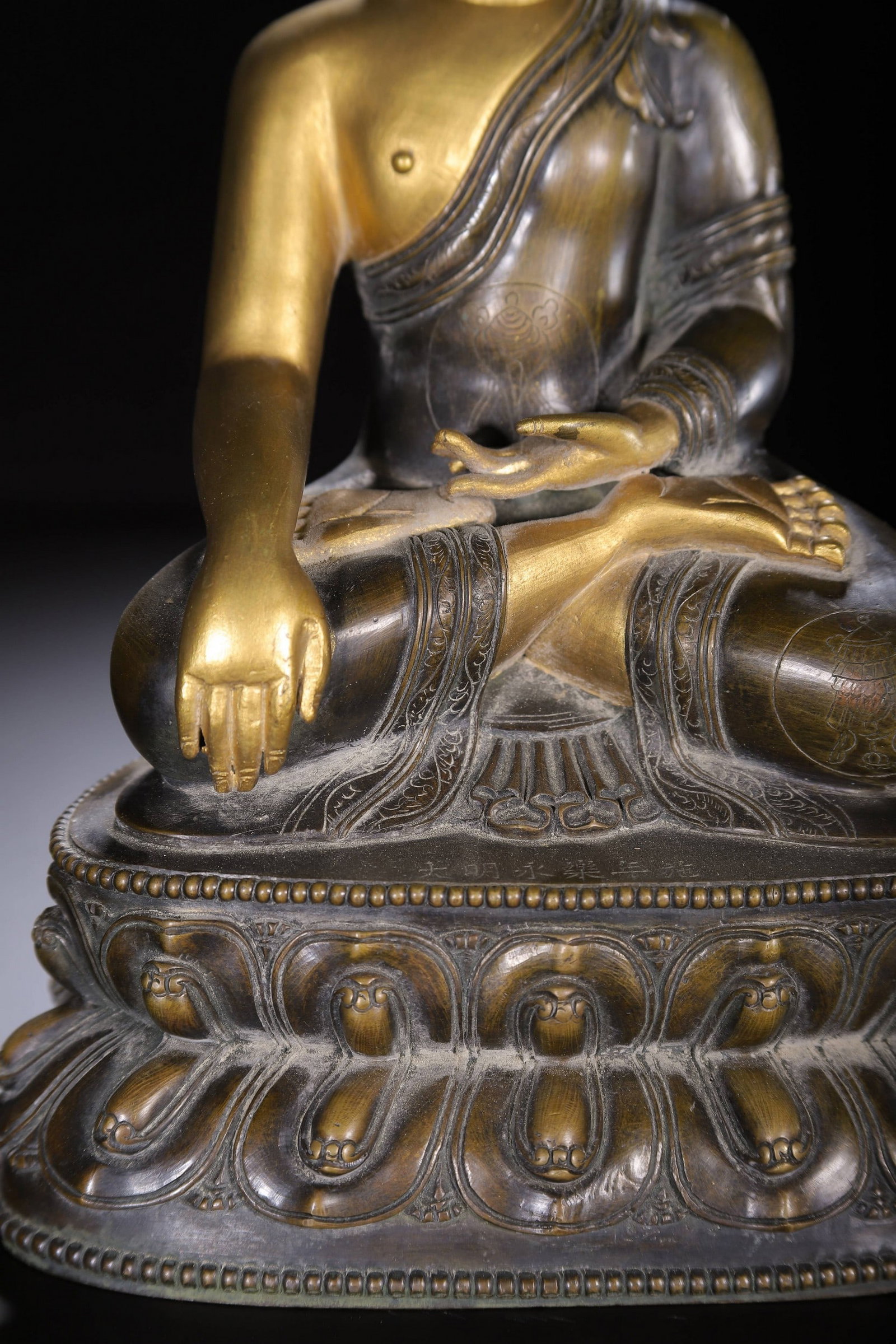 A COPPER BUDDHA STATUE - 3