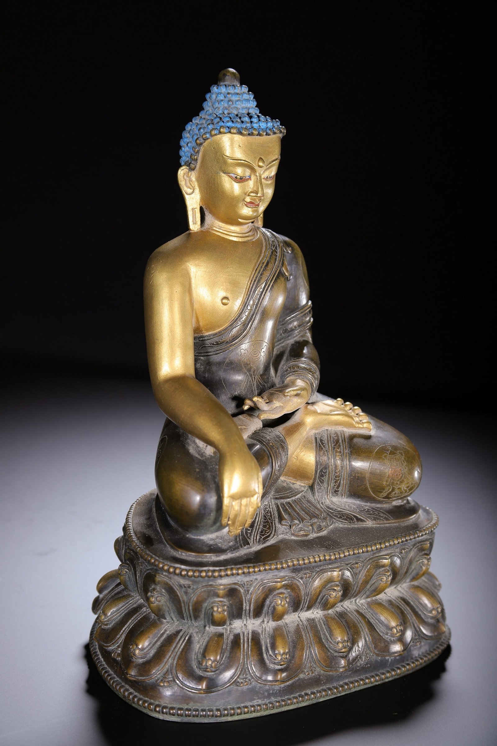 A COPPER BUDDHA STATUE - 4