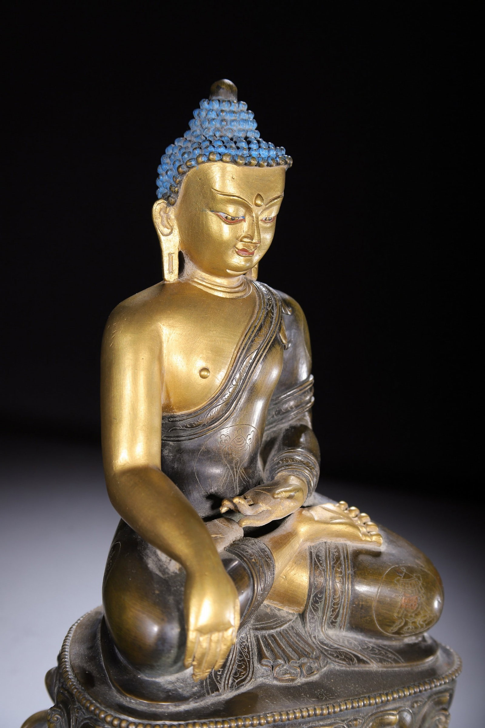 A COPPER BUDDHA STATUE - 5