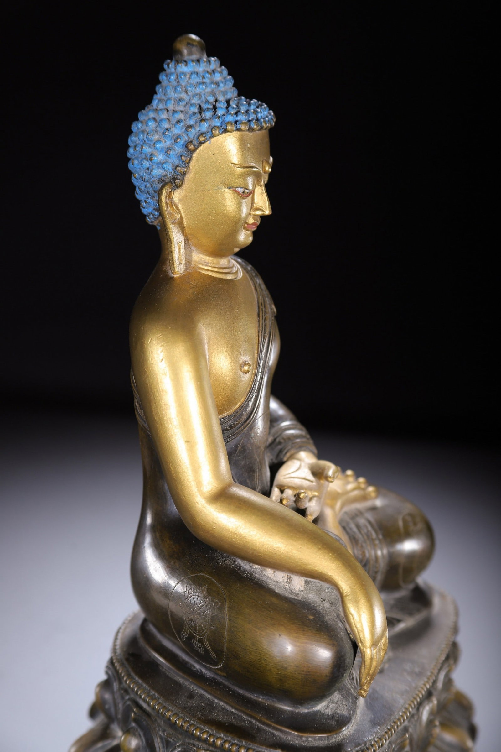 A COPPER BUDDHA STATUE - 6