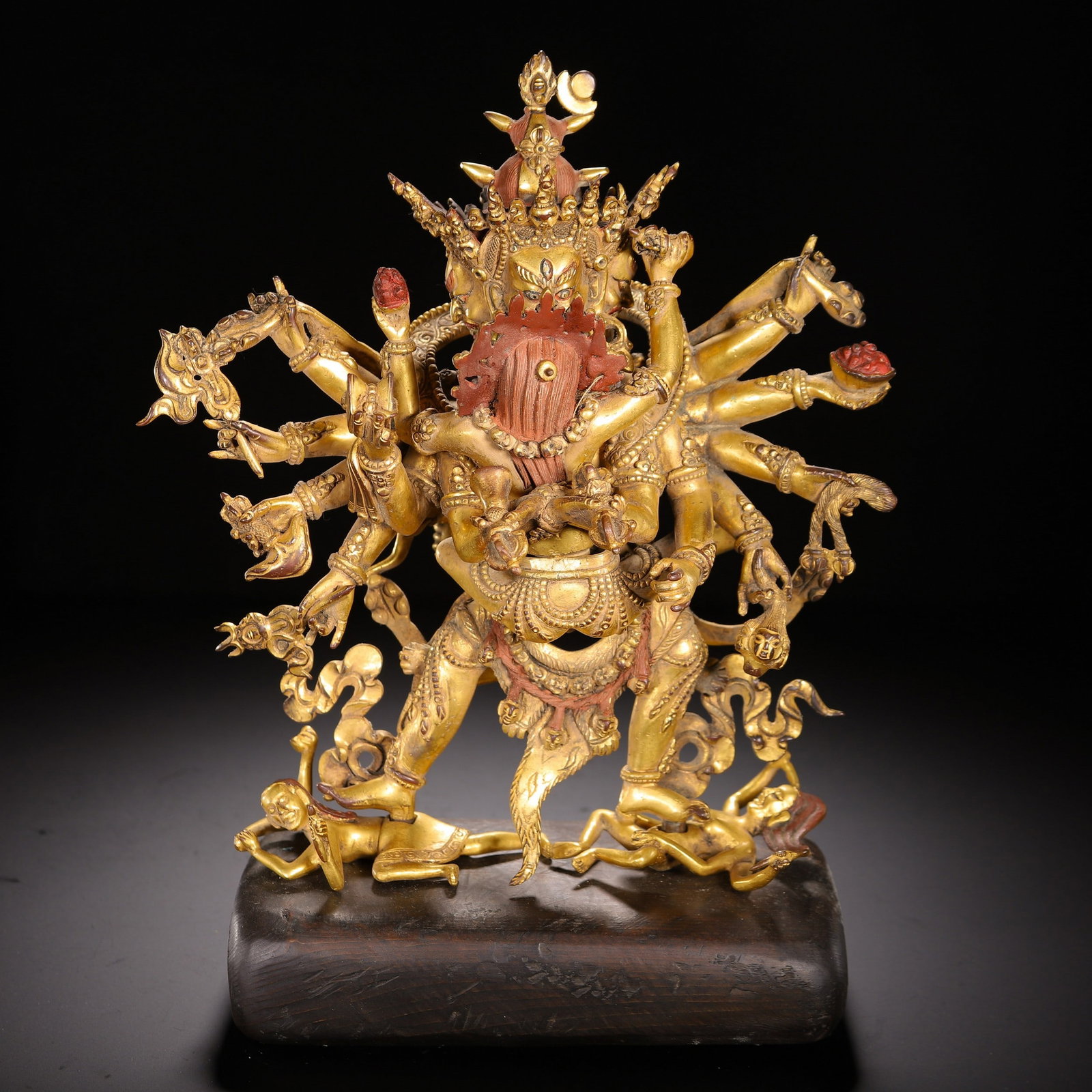 A GILT-BRONZE FIGURE OF BUDDHA: 清 铜鎏金佛像 A gilt-bronze figure of Buddha Ht.30cm