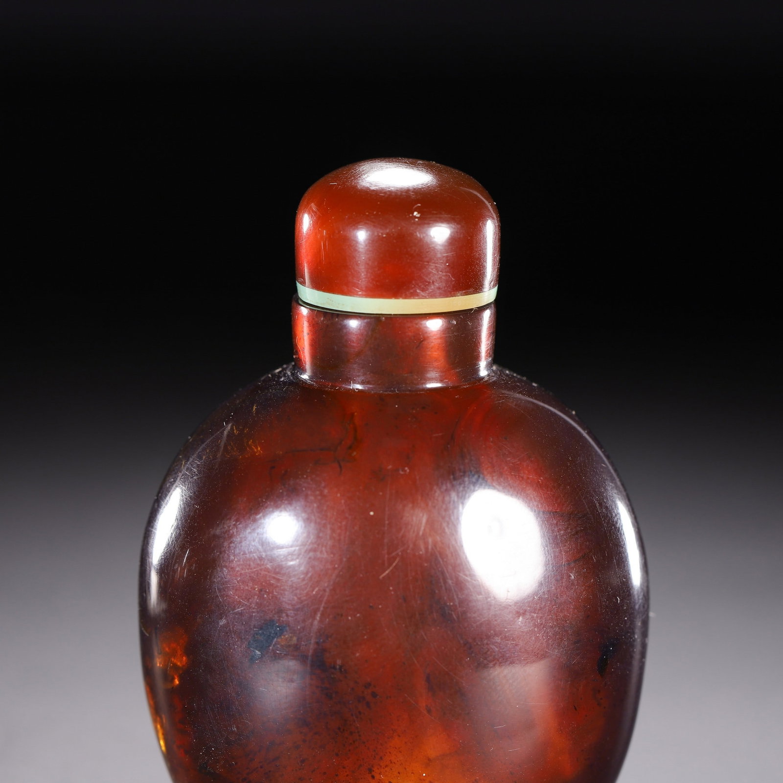 AN AMBER SNUFF BOTTLE - 2