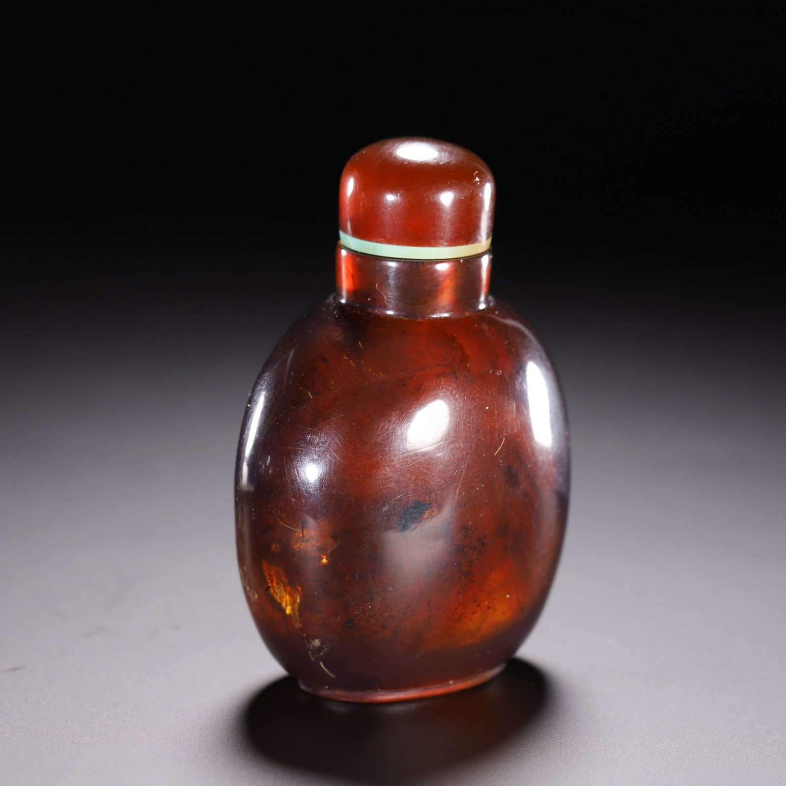 AN AMBER SNUFF BOTTLE - 6