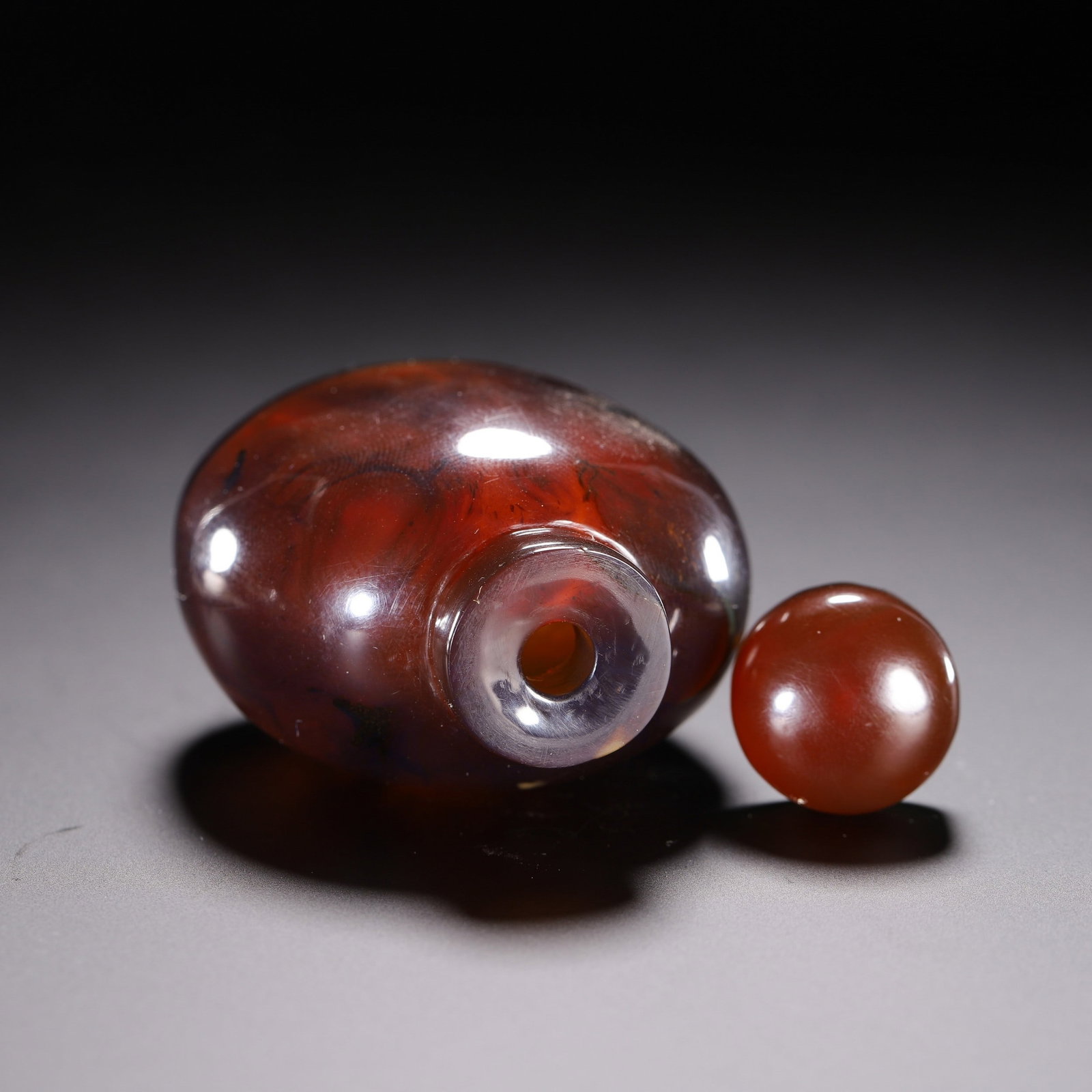 AN AMBER SNUFF BOTTLE - 8